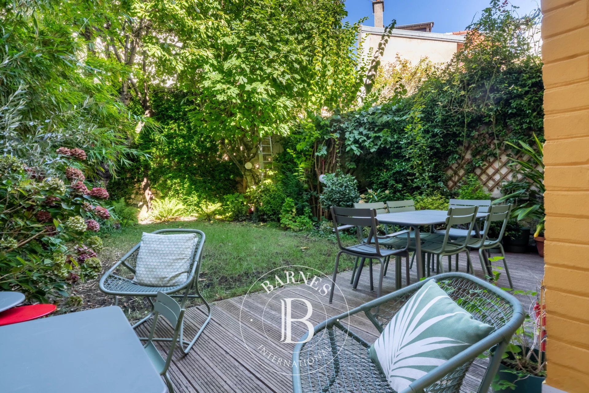 Vente confidentielle – La Campagne à Paris – Grande maison familiale avec jardin – 3/5 chambres. - picture 1