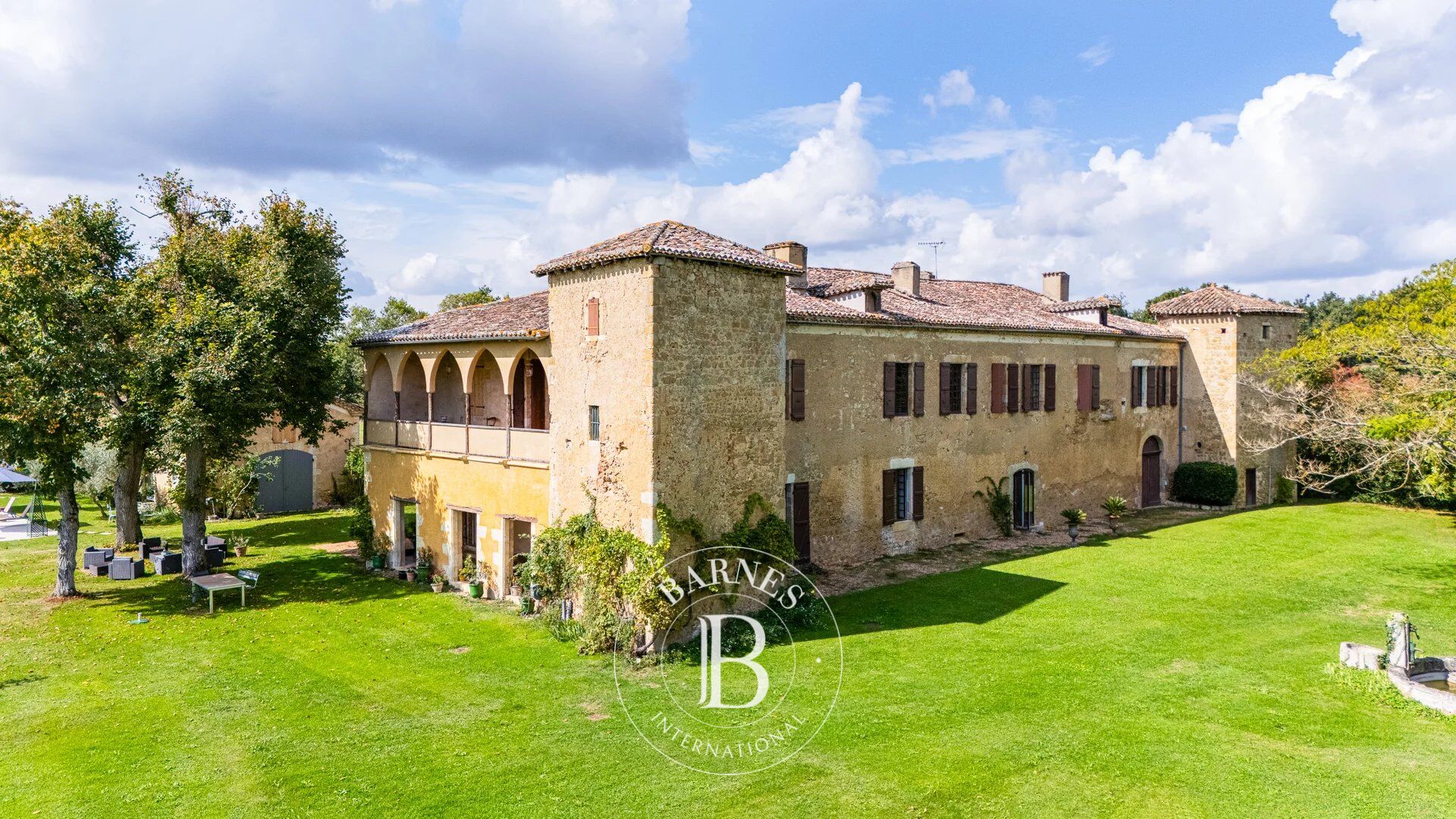 FLEURANCE, XVth century GASCONY CHATEAU WITH 7HA WOODED PARK - picture 1