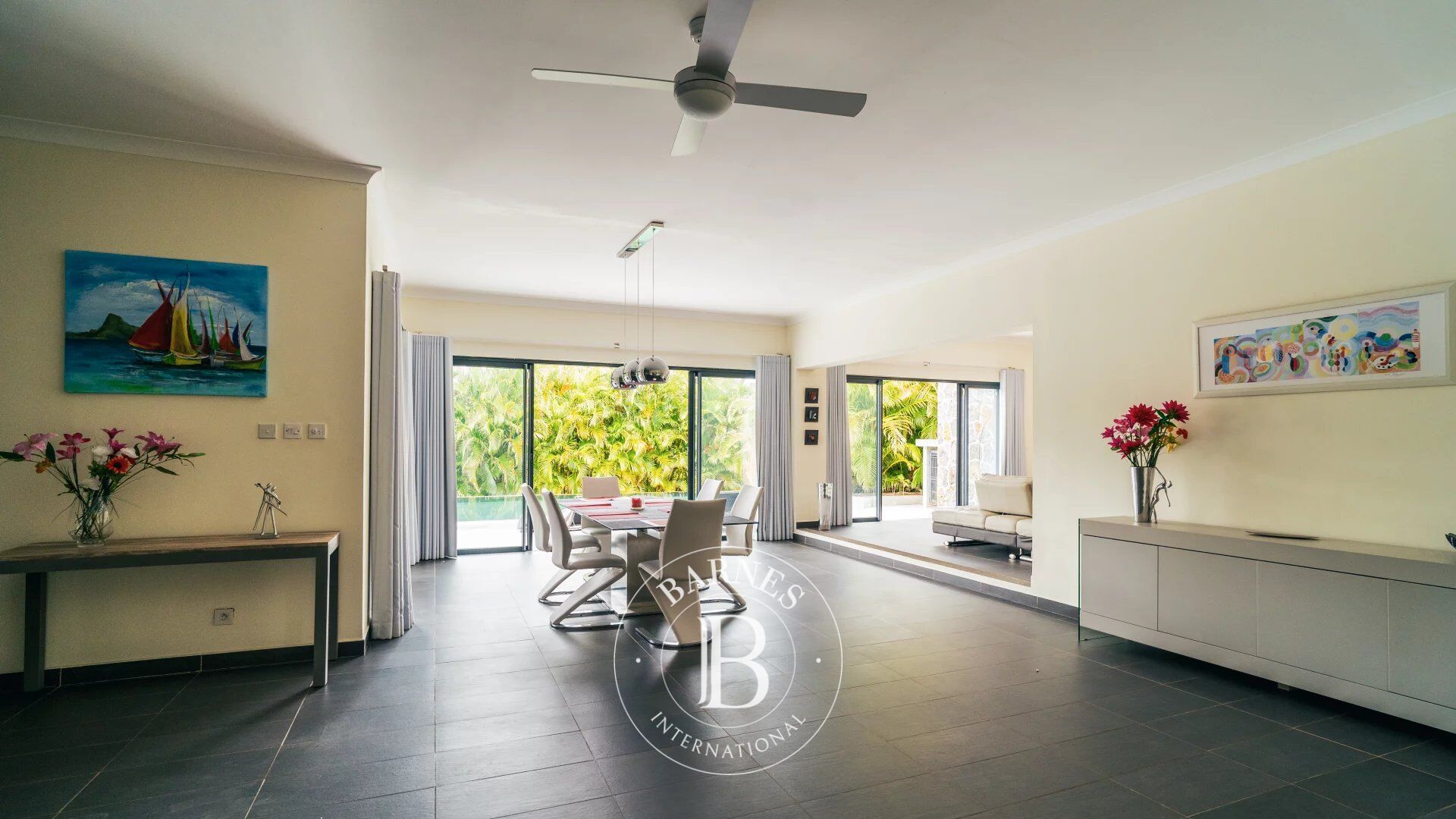 RIVIERE NOIRE - Serene villa with swimming pool - 4 bedrooms - picture 2