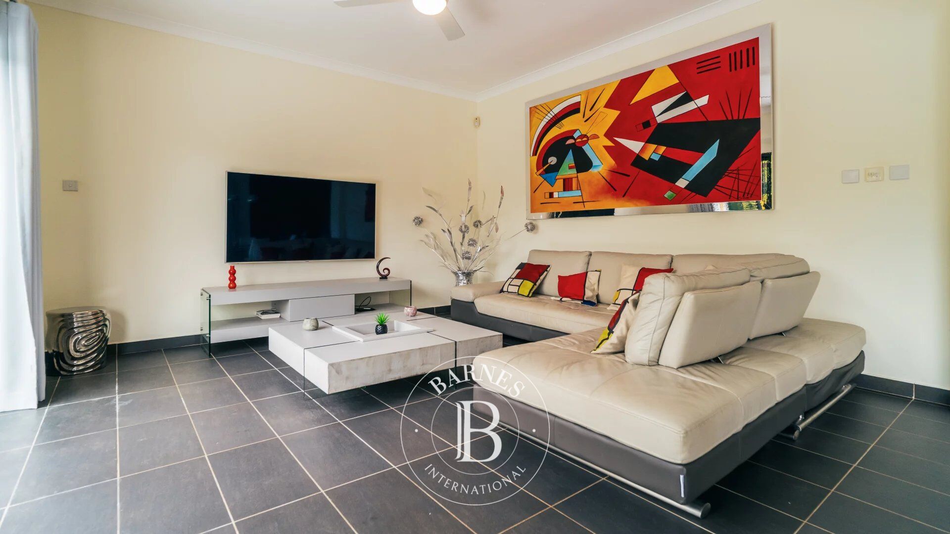 RIVIERE NOIRE - Serene villa with swimming pool - 4 bedrooms - picture 3