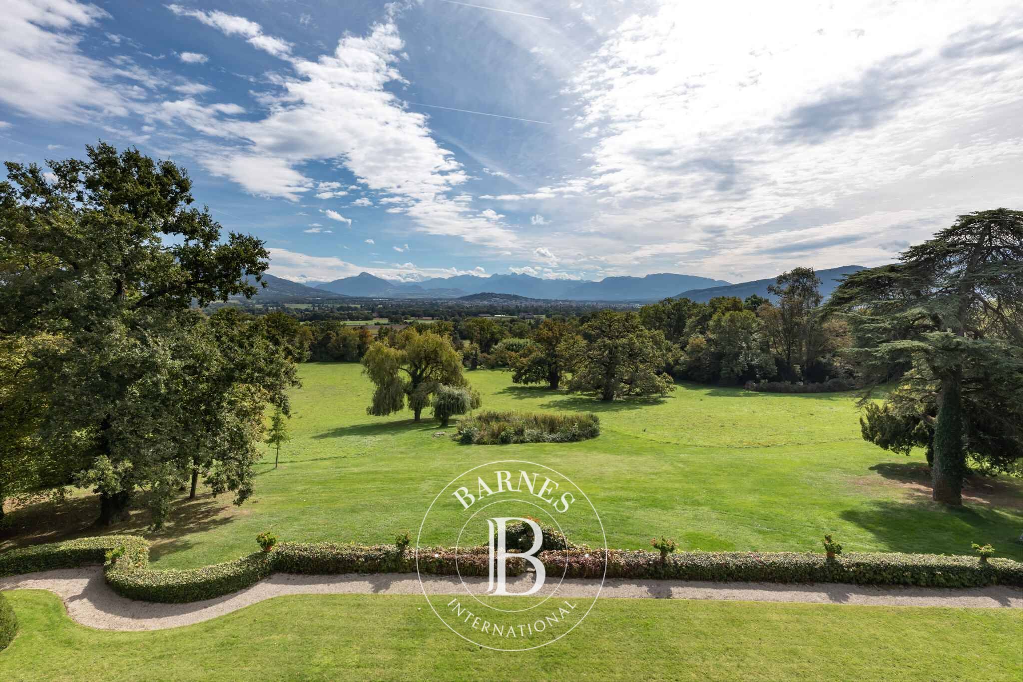 Prestigious Property - picture 3