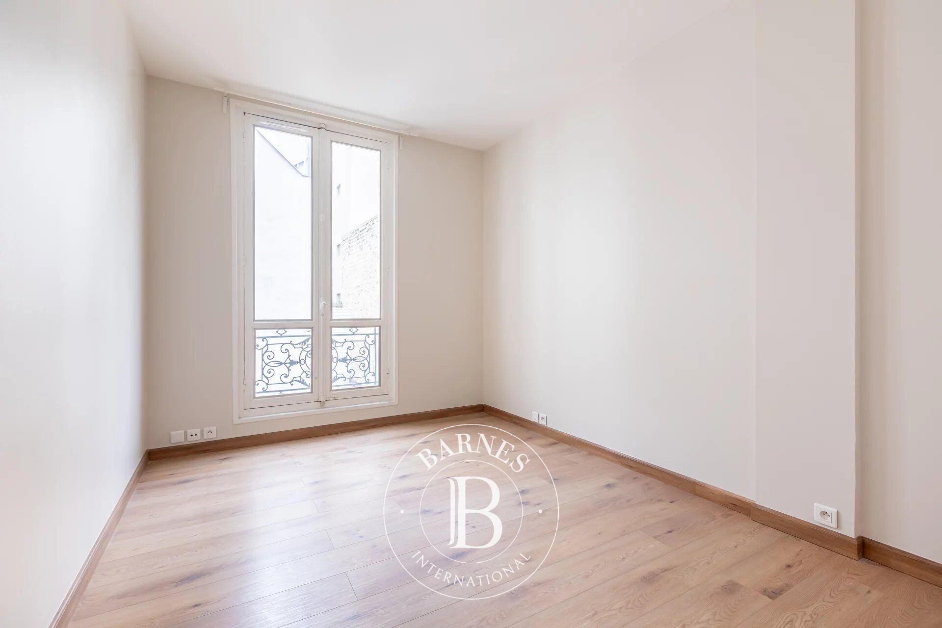 PARIS 8ème - PROXIMITE MONCEAU - 2 PIECES - picture 2