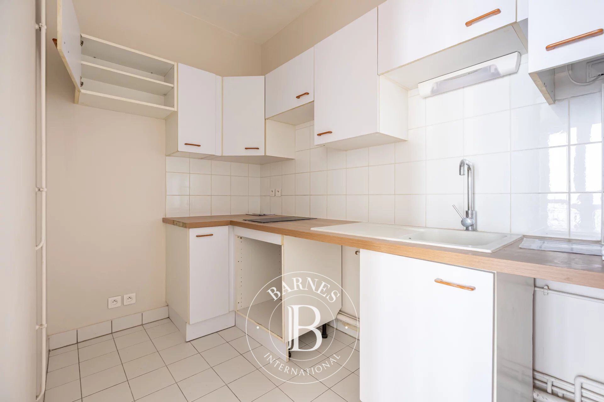 PARIS 8ème - PROXIMITE MONCEAU - 2 PIECES - picture 3