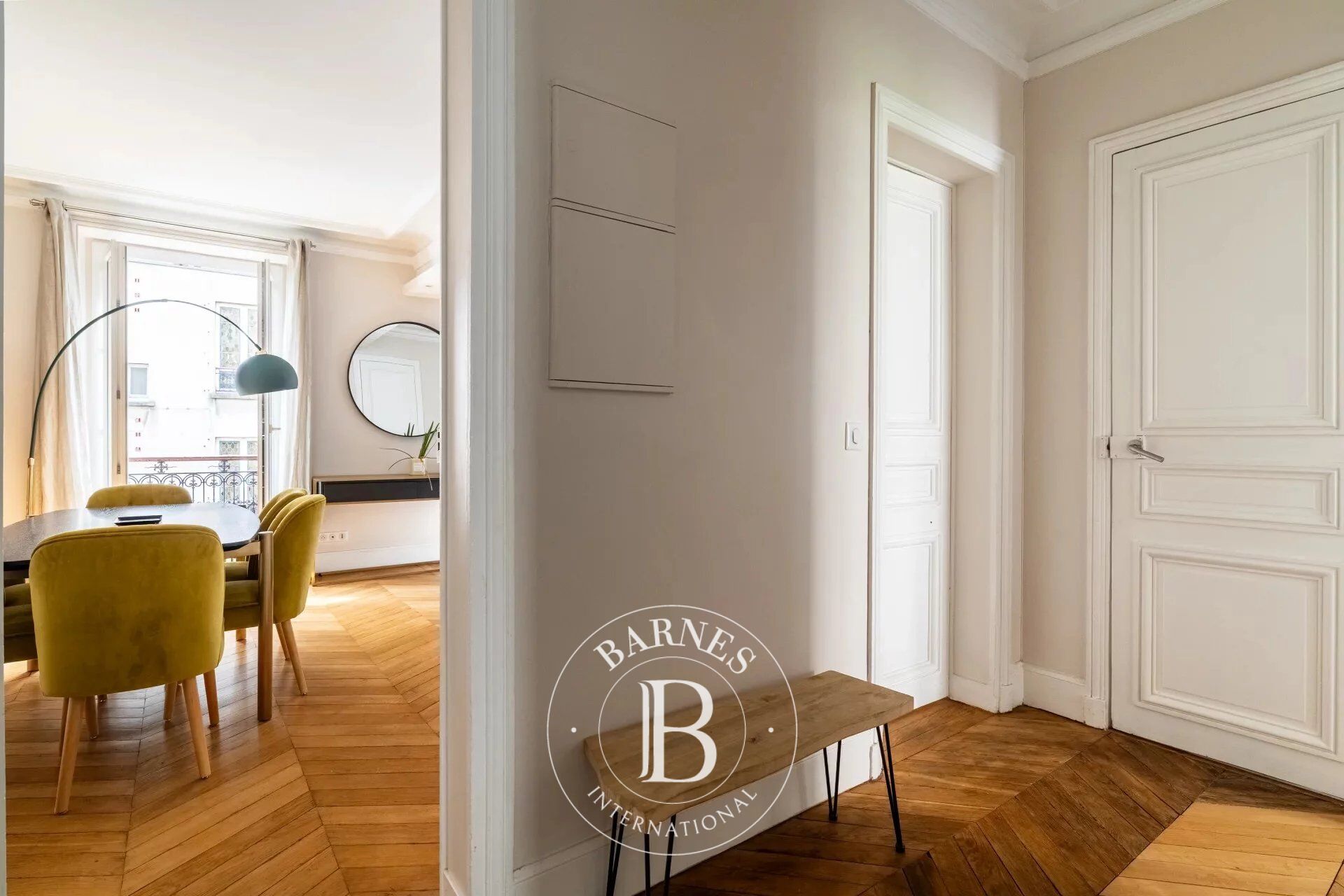 Neuilly-Mairie - 1-bed apartment - Elegant contemporary décor combined with period charm - Close to shops and transport services - picture 3