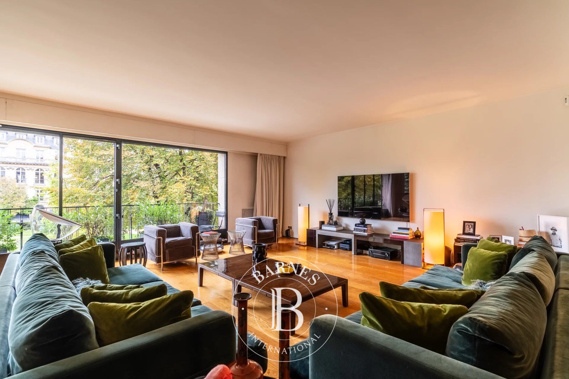 Paris 16 – Bois de Boulogne – Appartement avec vue dégagée sur jardin - picture 3