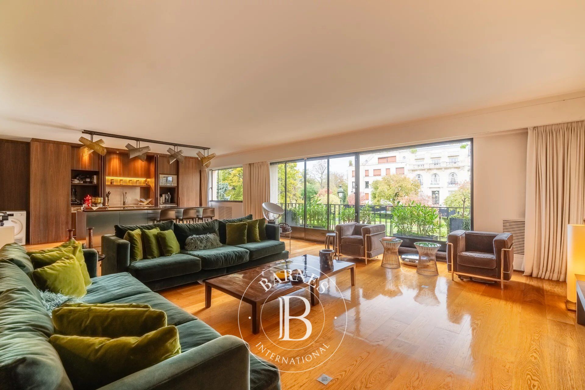 Paris 16 – Bois de Boulogne – Appartement avec vue dégagée sur jardin - picture 2