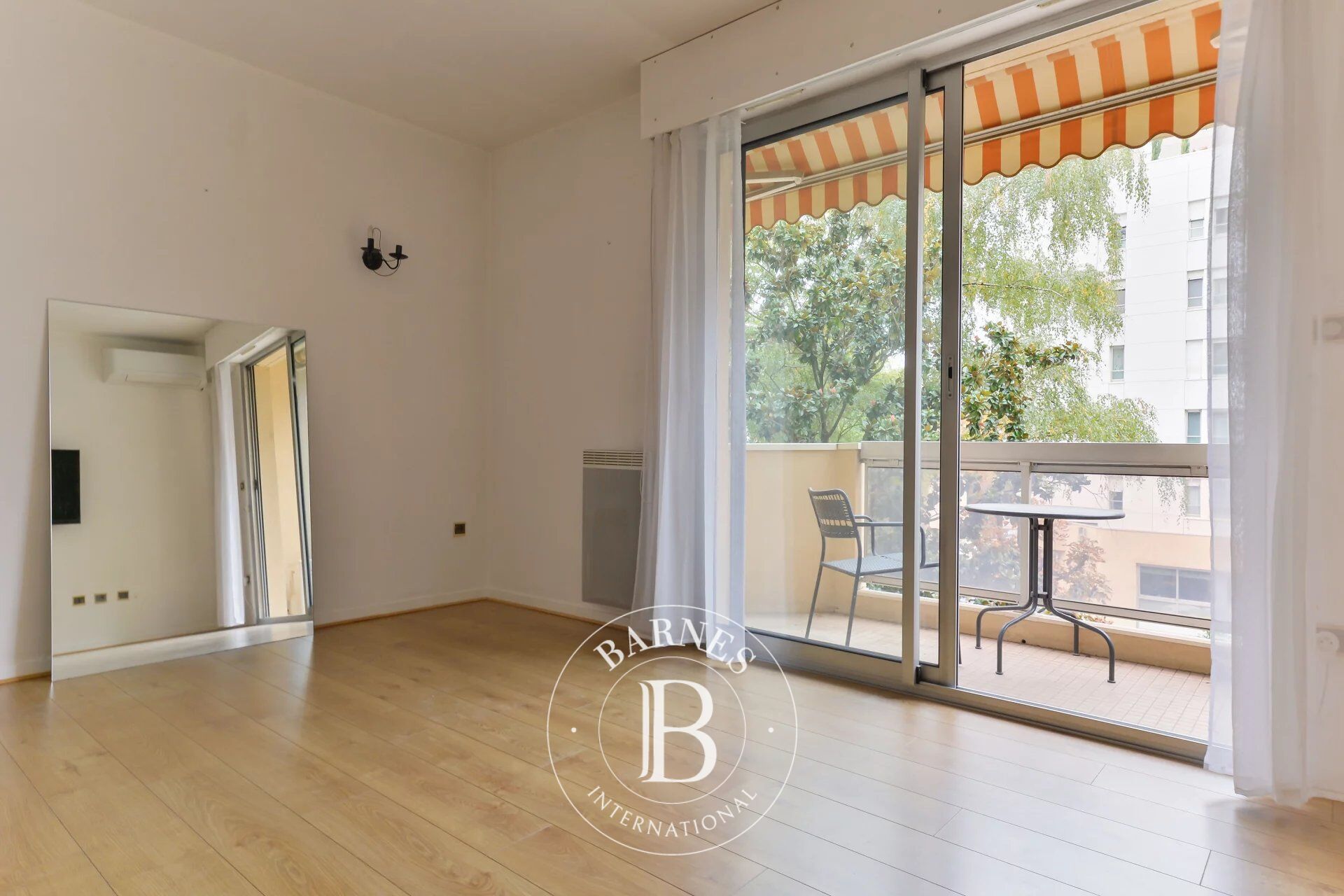 Lyon 6 - Vauban - Appartement de 24,45 m² - Studio - Balcon - picture 2