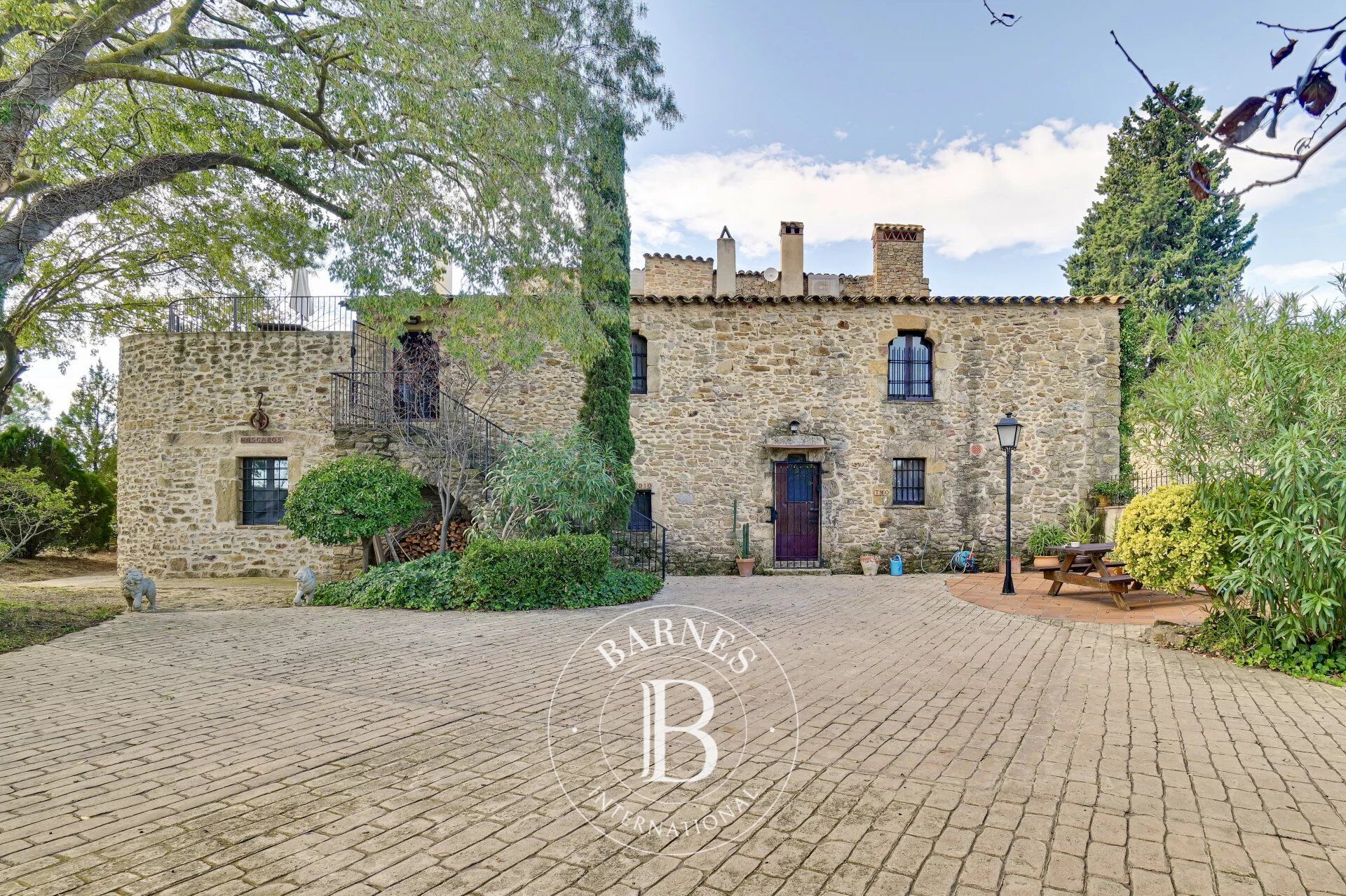 Exclusiva Masía señorial del siglo XVI con licencia turística, casa anexa y dos piscinas en el corazón del Empordà, Costa Brava - picture 2