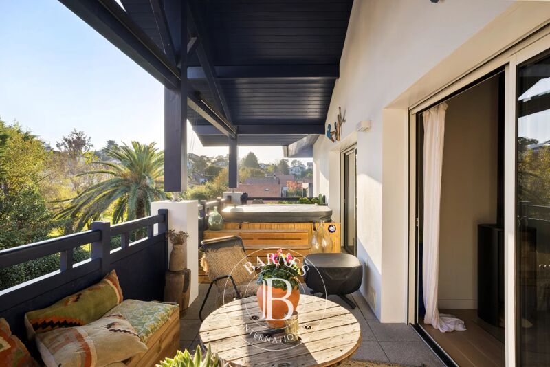 GUÉTHARY, RENOVATED APARTMENT WITH TERRACE