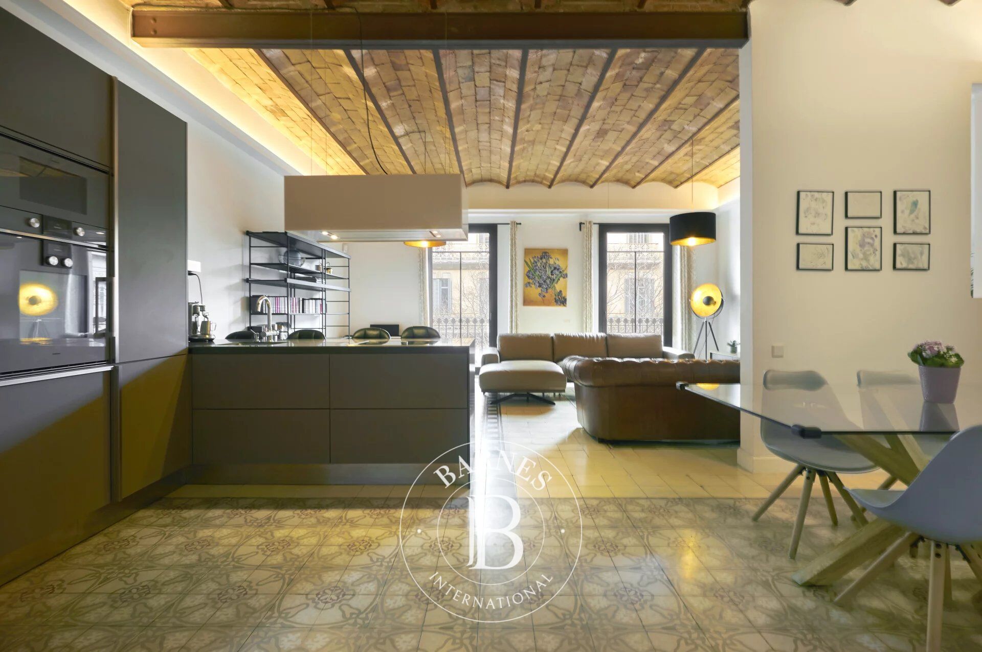 Piso en excelentes condiciones de 3 dormitorios en Eixample Derecho - picture 1