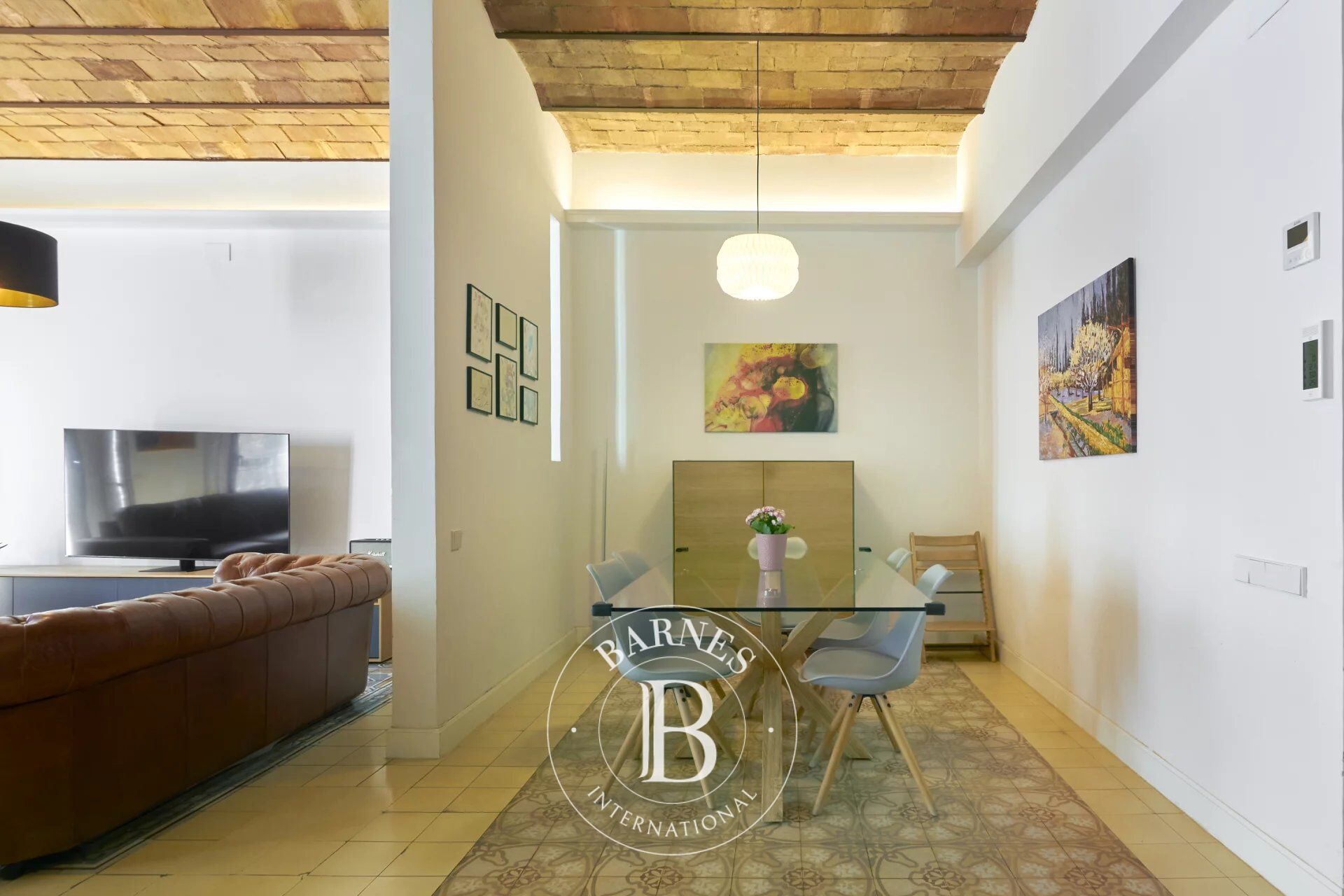 Piso en excelentes condiciones de 3 dormitorios en Eixample Derecho - picture 2