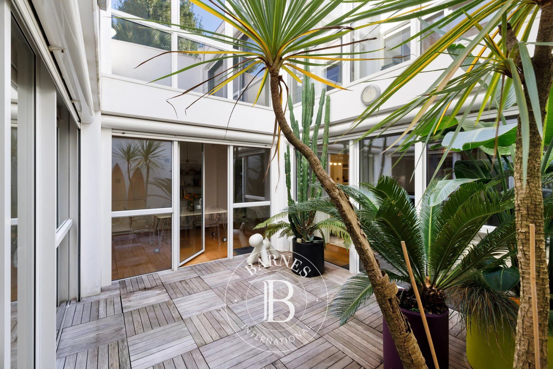 BIARRITZ, PUBLIC GARDEN, 138 SQM APARTMENT - picture 2