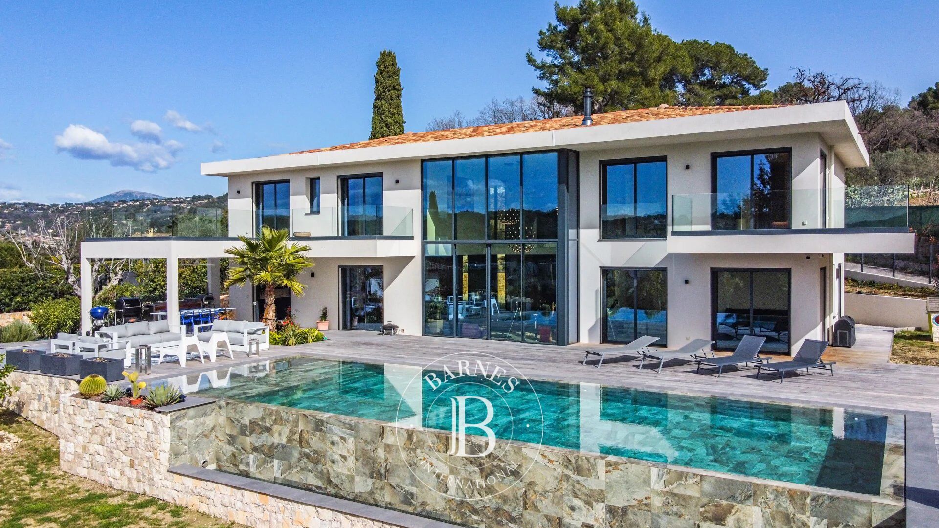 MOUGINS – VILLA CONTEMPORAINE NEUVE - QUARTIER CALM - picture 1