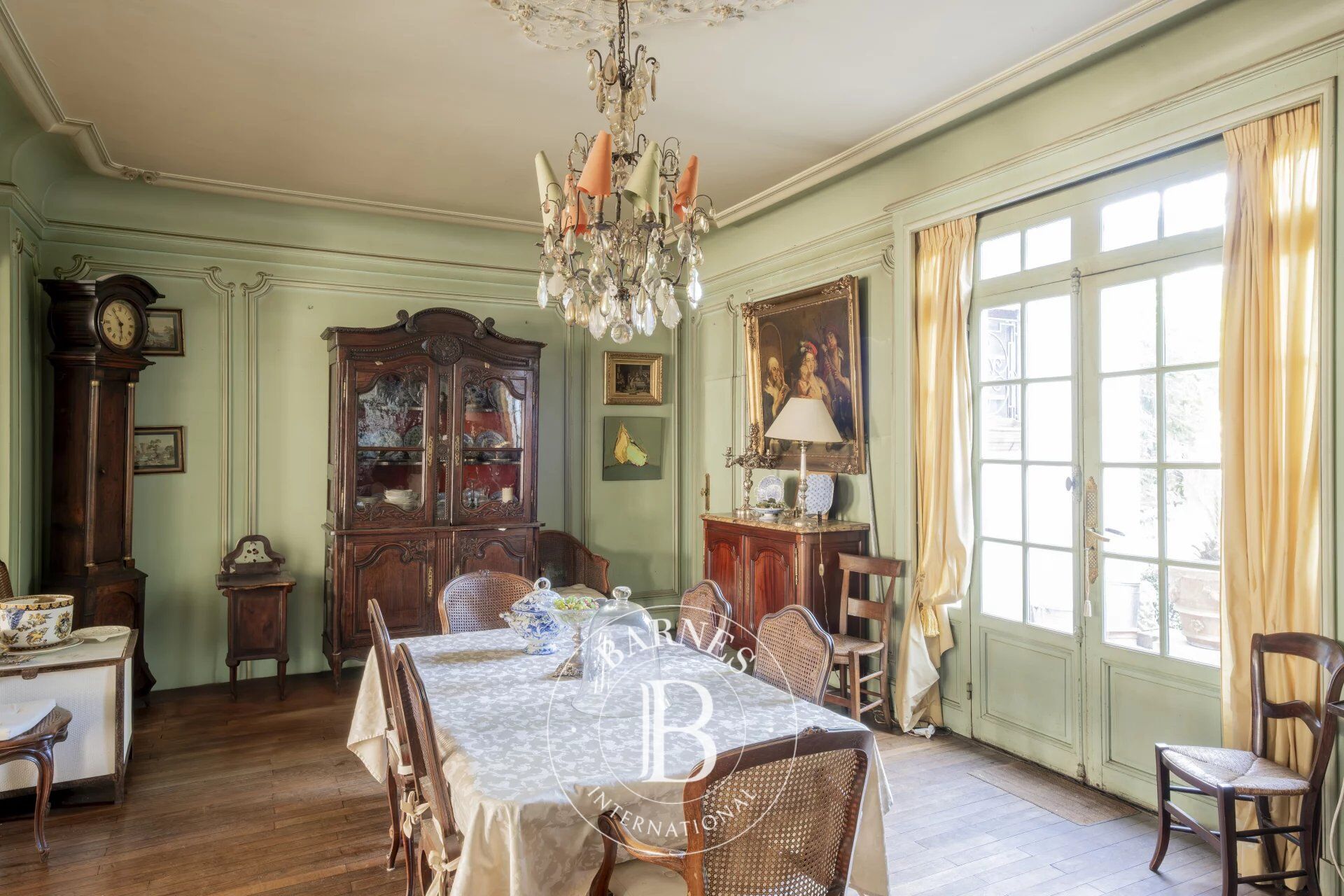 Bordeaux Saint-Genès area – 380 sqm House – Garden - Double garage - Cellar - picture 3