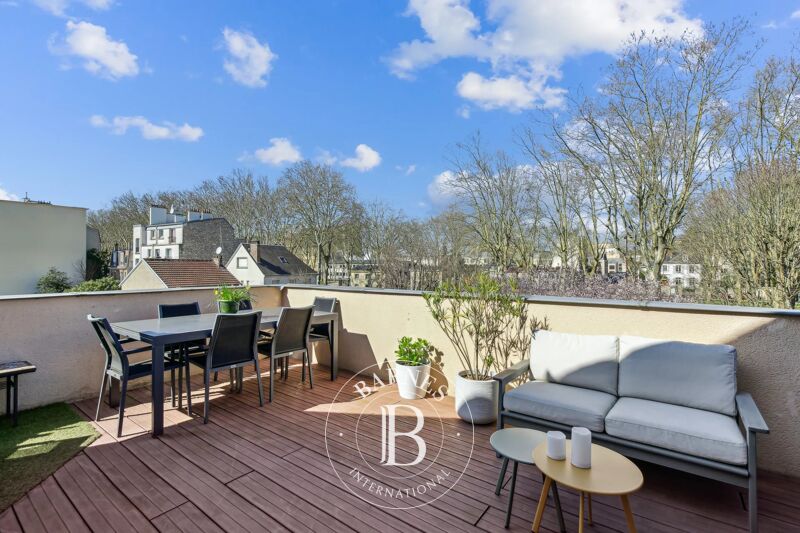 Versailles Porchefontaine - Recent residence - Duplex with a 23.31m² (76.48 sq ft) terrace and balcony