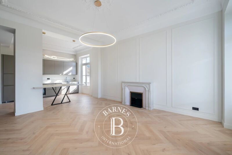 CANNES CENTRE - APPARTEMENT 4 PIECES - BALCON - VUE DEGAGEE