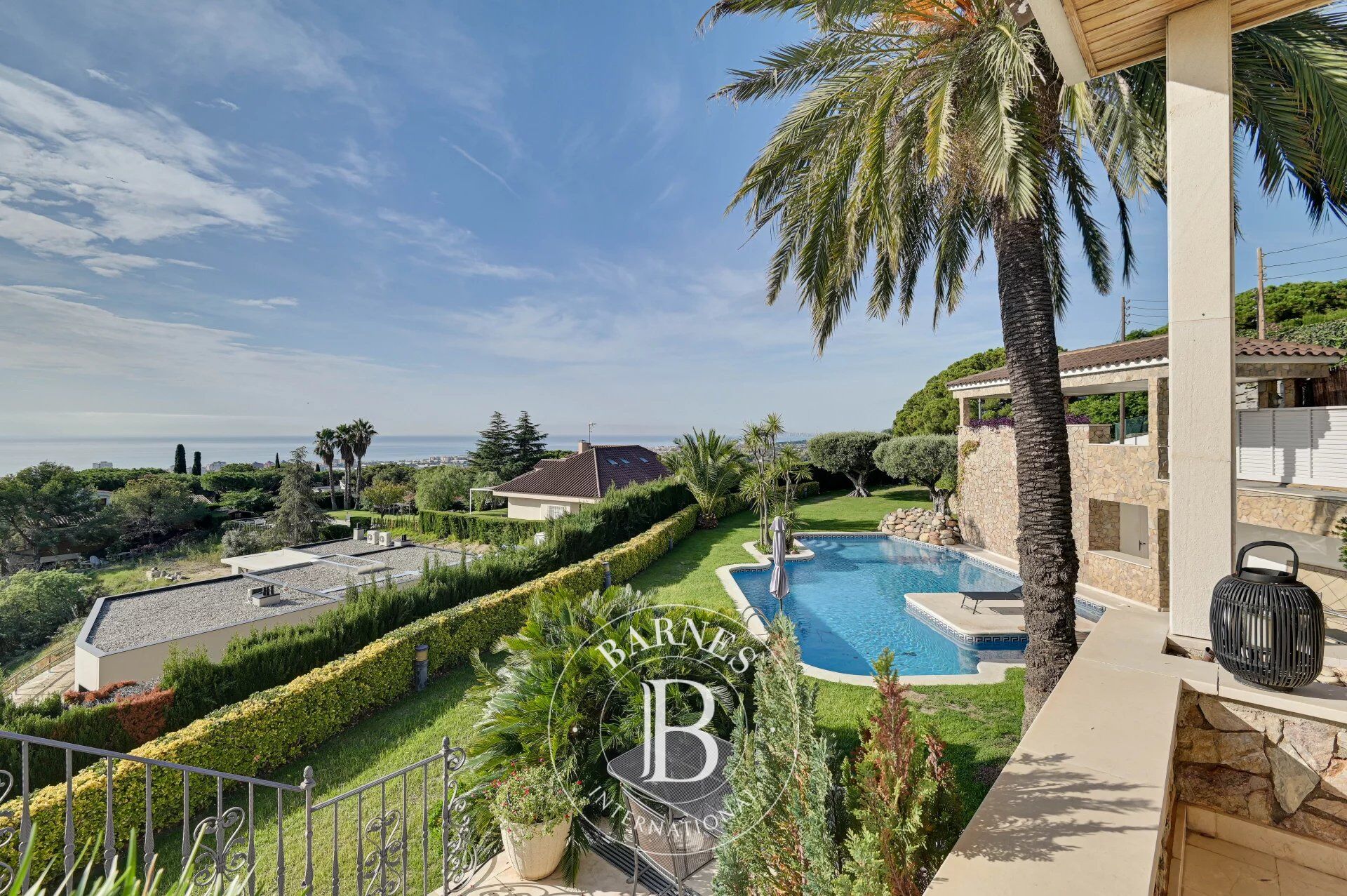 Espectacular Villa mediterránea de 630 metros cuadrados en Cabrils, a 25 minutos de Barcelona. - picture 1