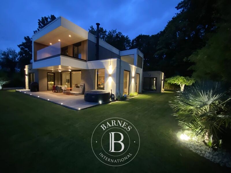 Croix, premium location 10 minutes from Lille,  modern house