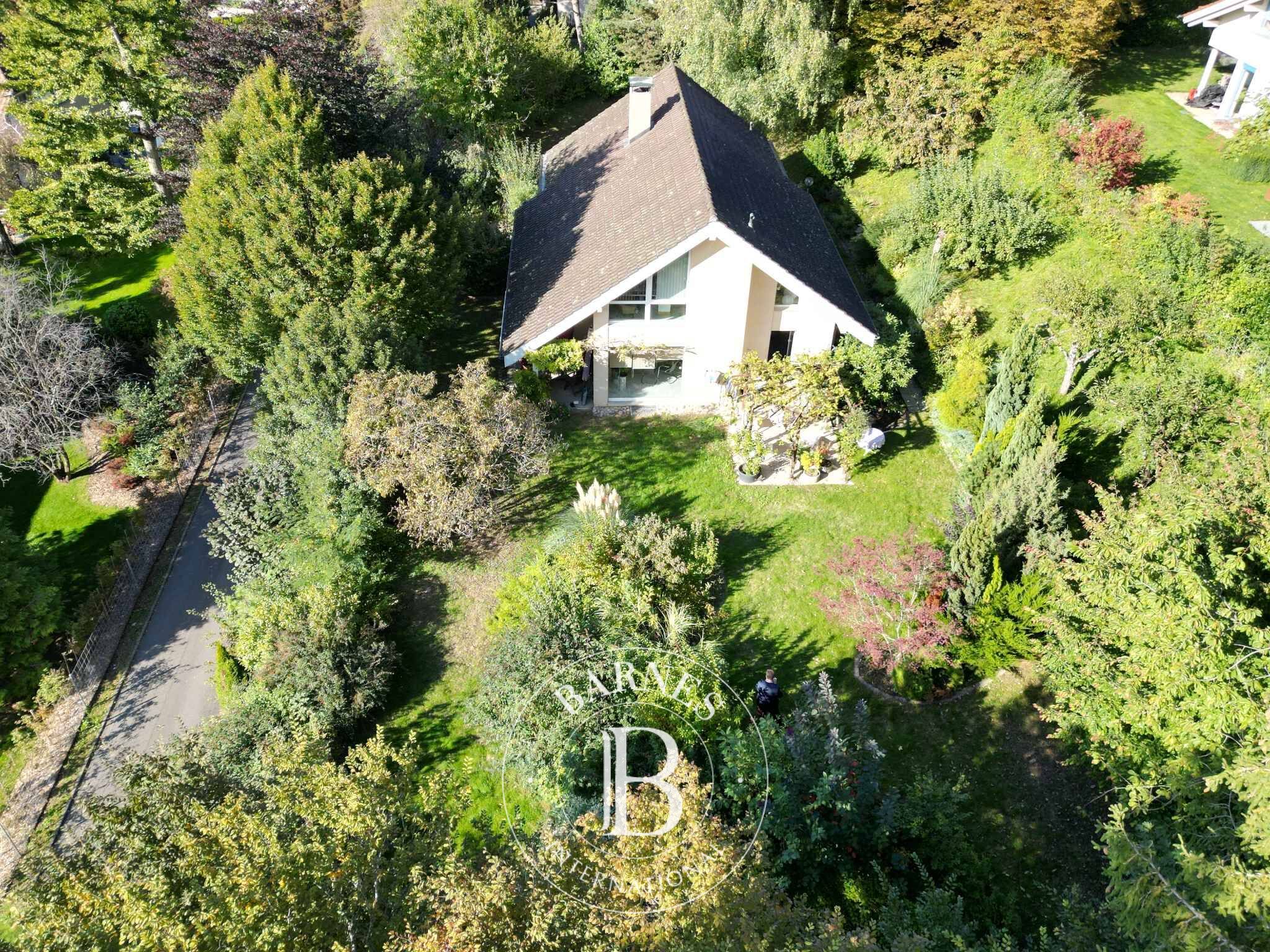 Villa Jouxtens-Mézery - picture 1