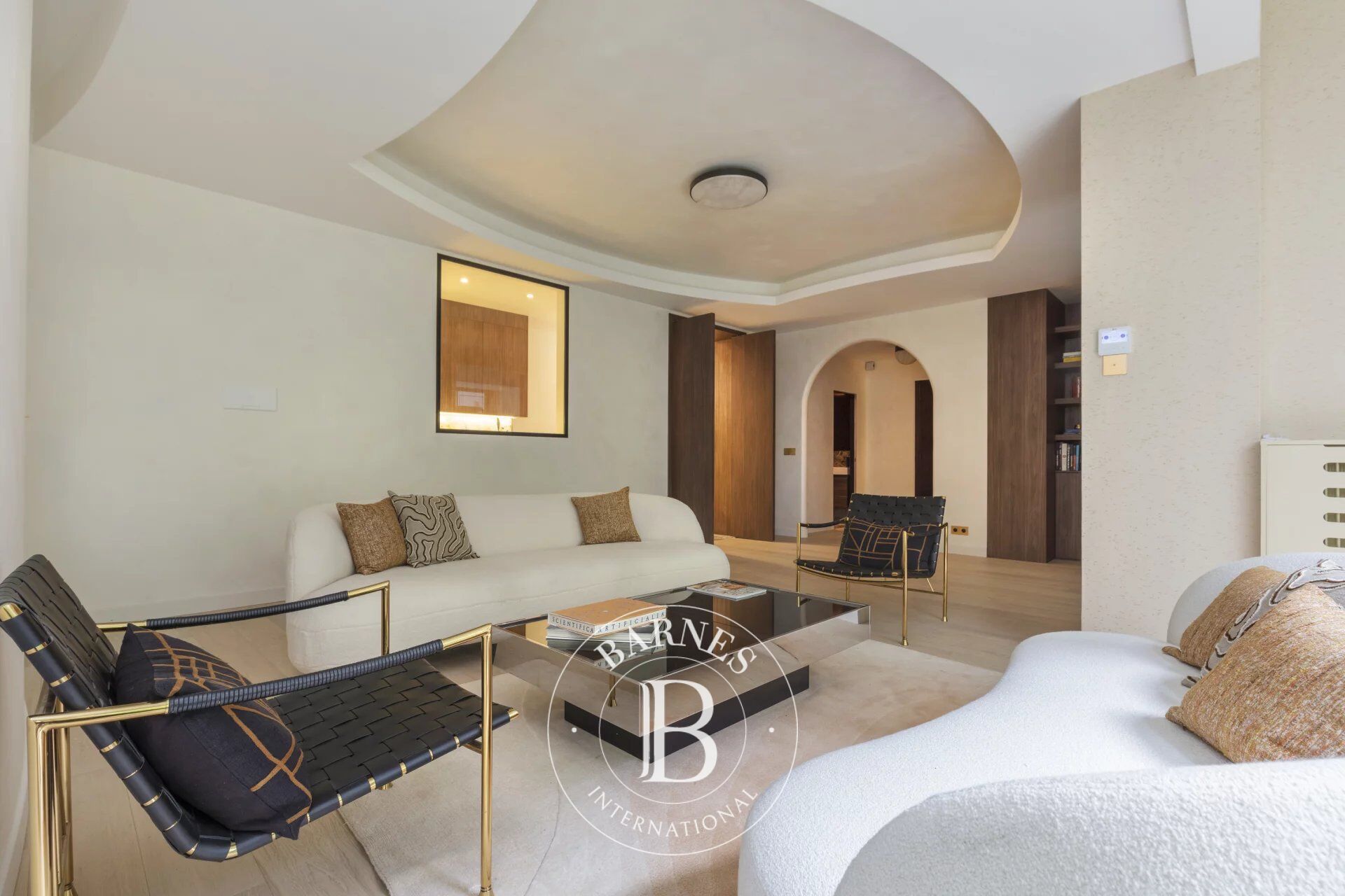 Paris 8ème - Avenue Montaigne / Alma - Appartement  2 chambres - Jardin - picture 2