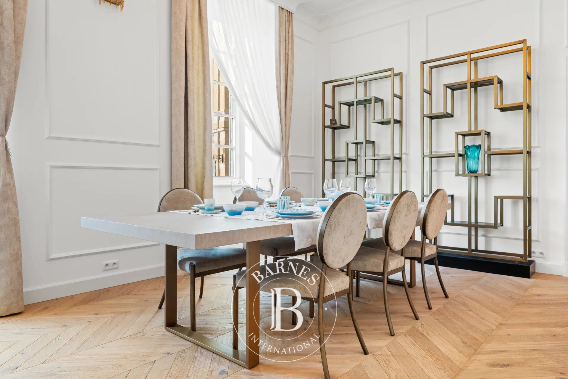 NICE - COURS SALEYA - PLACE CHARLES FELIX - ELEGANT 4-ROOM APARTMENT OF 100 M² FOR SALE - FULLY RENOVATED WITH LUXURIOUS FEATURES - picture 3