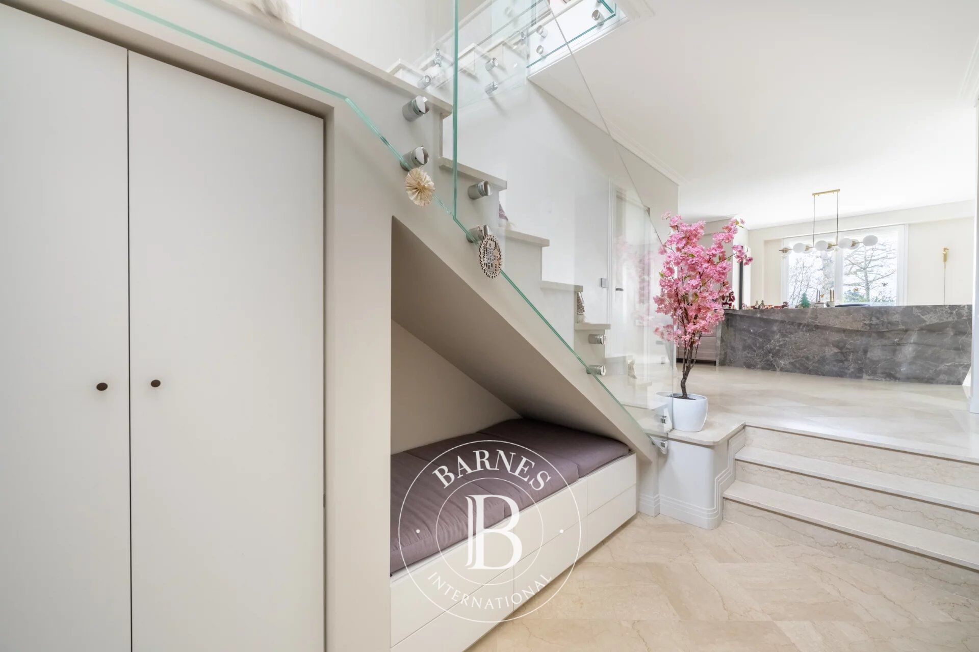 Barnes exclusive - Le Chesnay - Contemporary home - 4/5 bedrooms - High-quality materials - Swimming pool - Garden - Garage. - picture 3