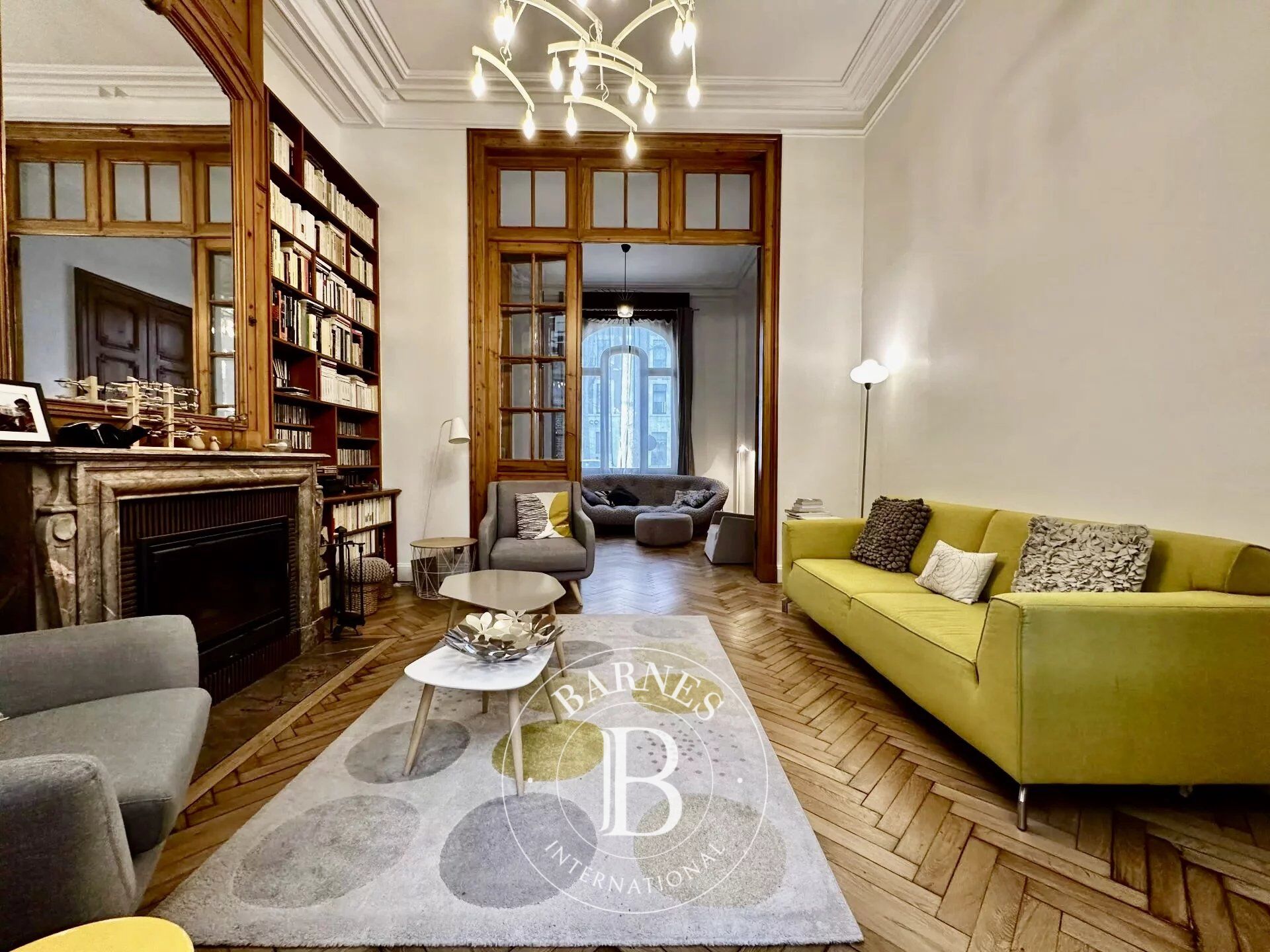 6-bedroom town house, garden, garage - picture 1