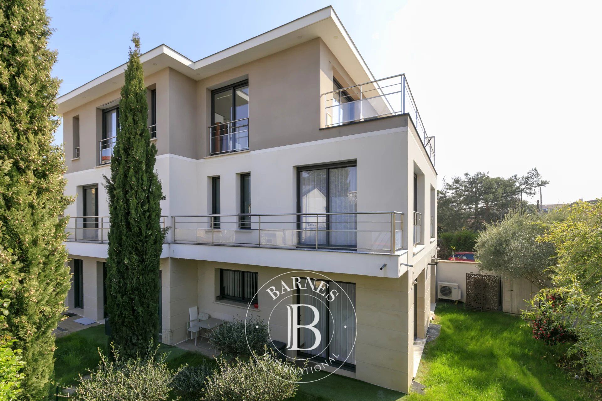 Villa Chatou - picture 1