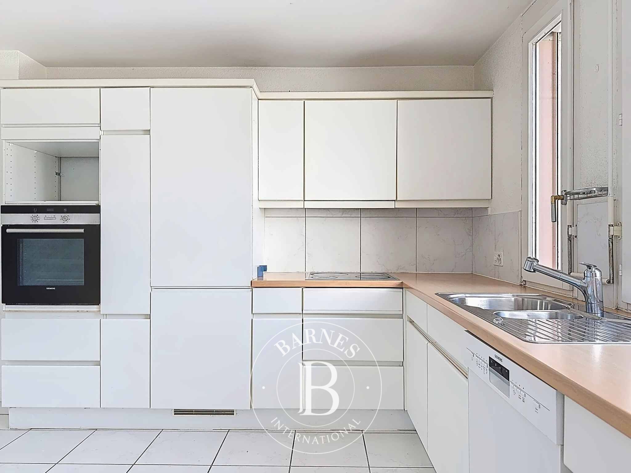 Daire Coppet - picture 7