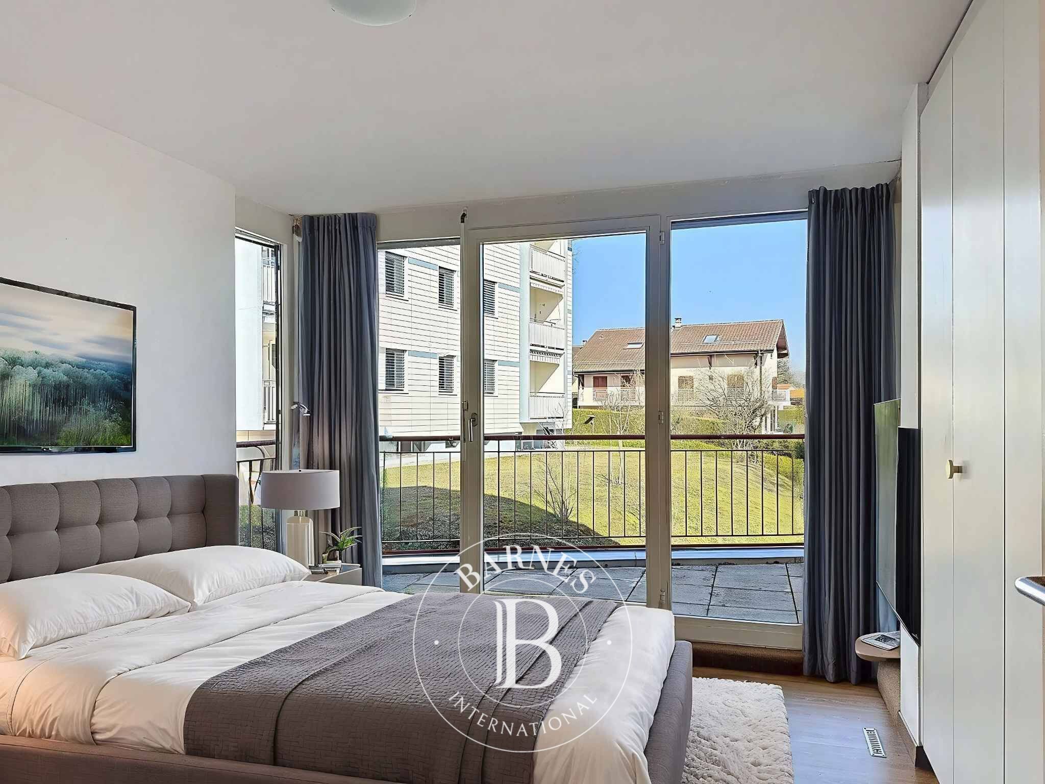 Daire Coppet - picture 4