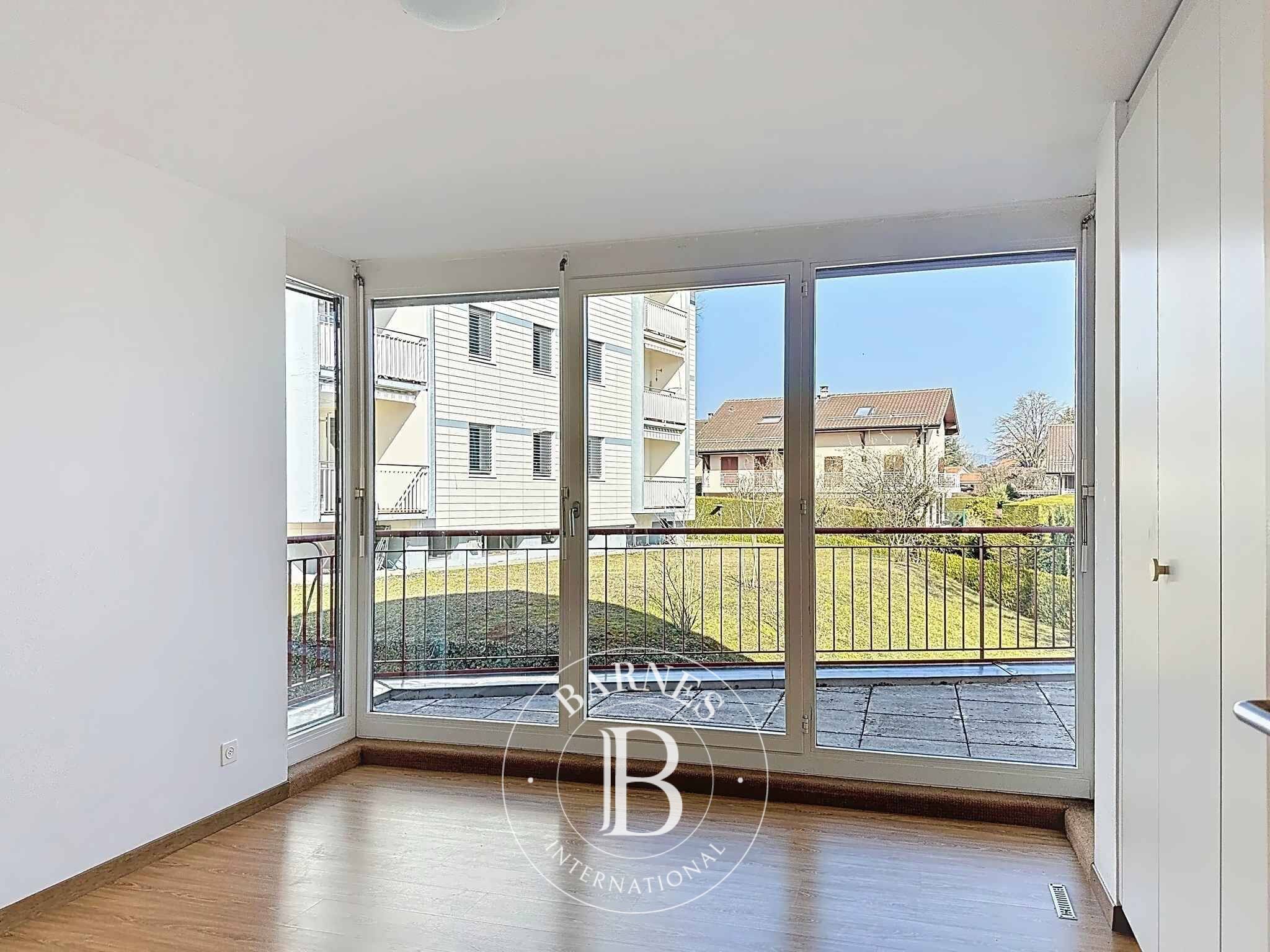 Daire Coppet - picture 5