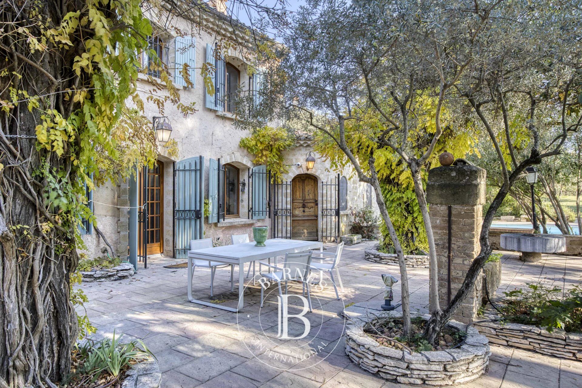 Barnes - 20min from Avignon - Renovated farmhouse with 2 hectares of parkland - Swimming pool - Large garage - picture 1