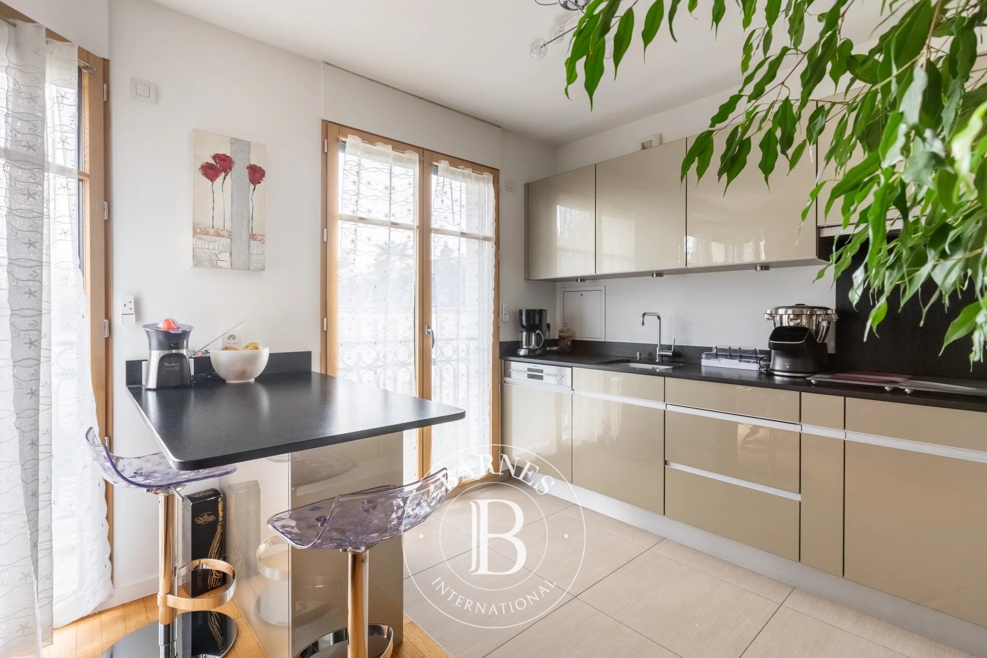 High-end apartment in the Ermitage district - unobstructed view of the park, close to Château de Versailles - picture 3