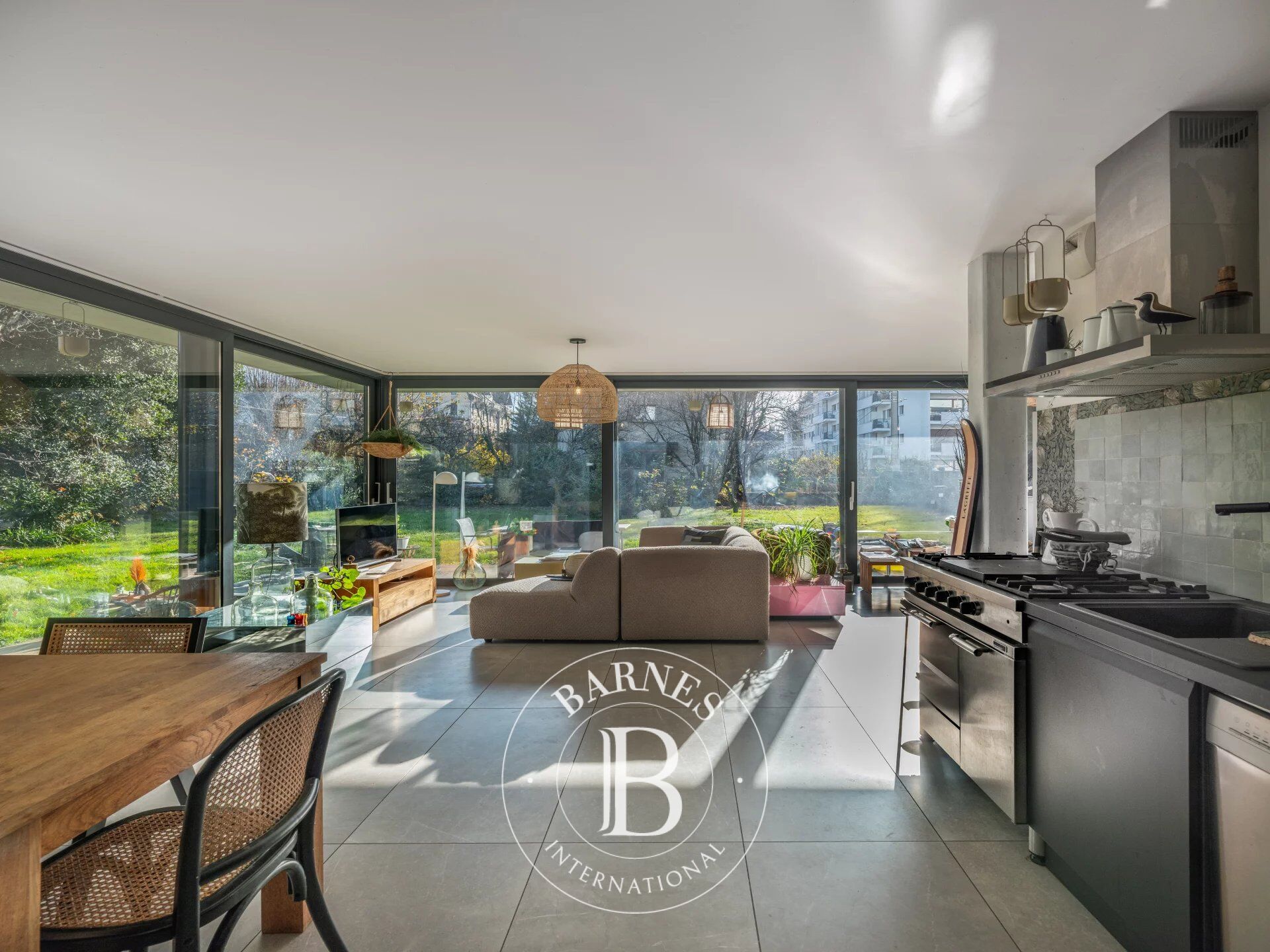 BARNES :  ANNECY TRIANGLE D OR : MAISON DE VILLE PROCHE NOUVELLES GALERIES - picture 2