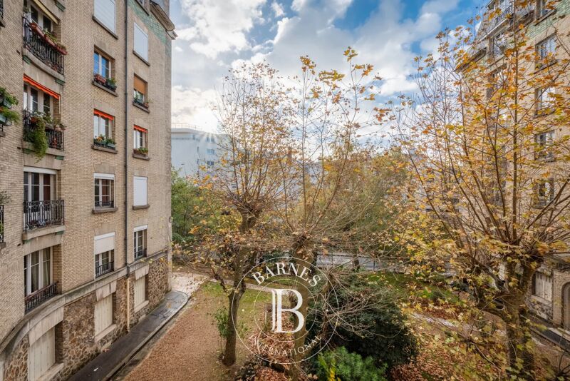 PARIS 17 - EPINETTES - CHARMING ONE-BED APARTMENT