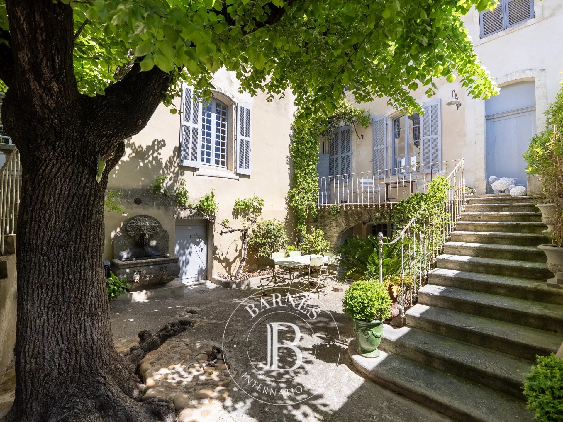 MAISON DE MAITRE-PROCHE L'ISLE SUR LA SORGUE-7 CHAMBRES- BASSIN CHAUFFE-COUR - picture 1