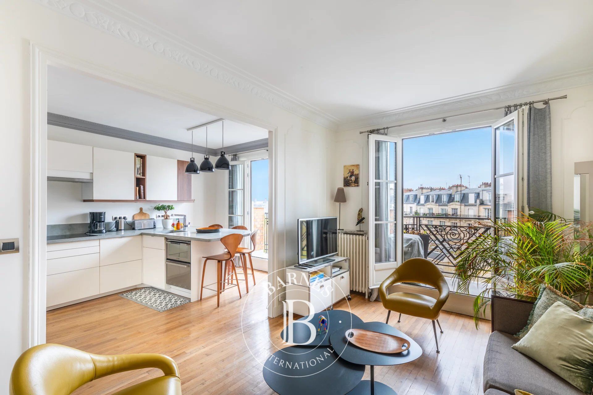 Place Daumesnil - 7ème étage avec ascenseur - Balcons - picture 1