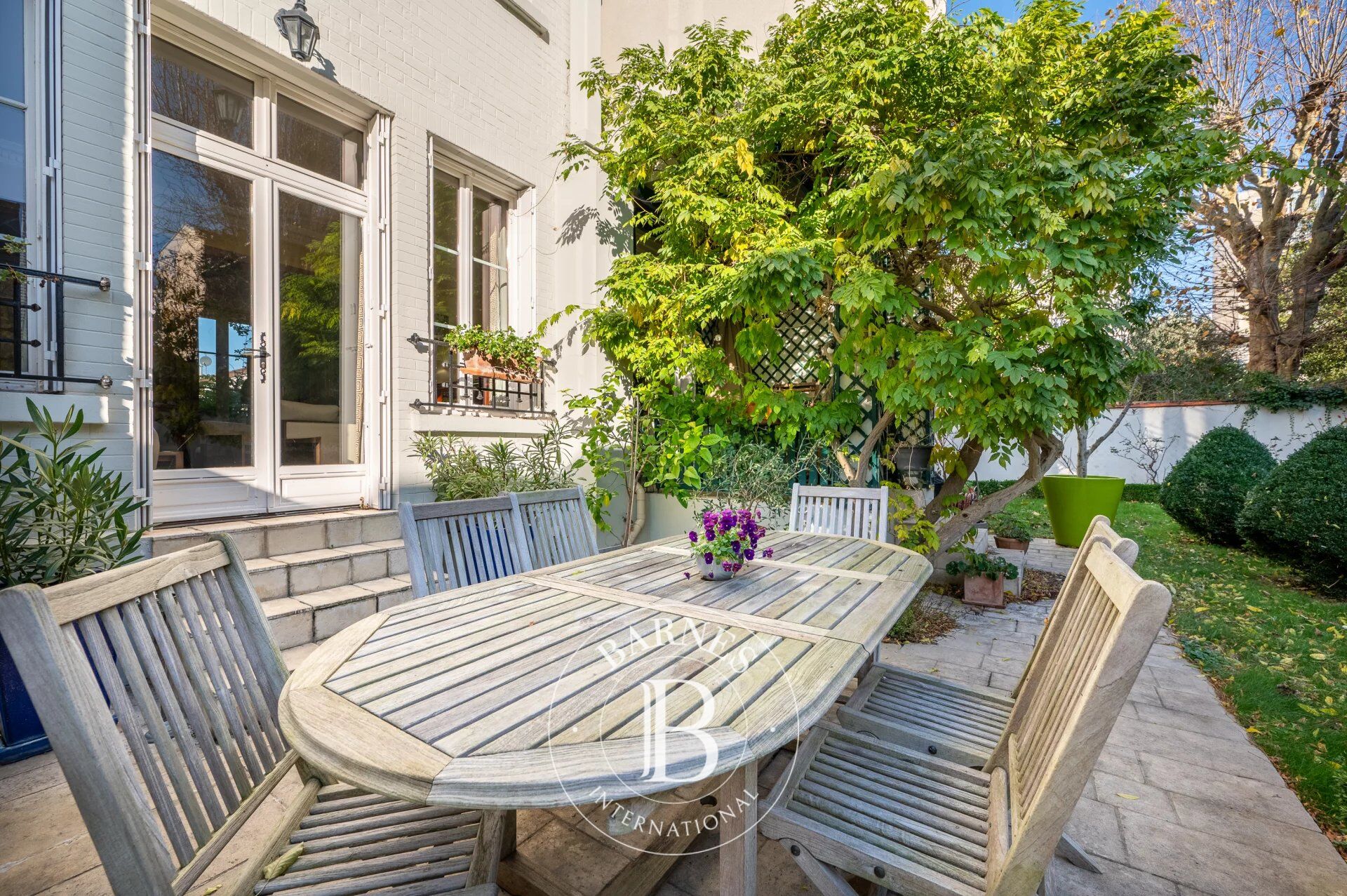 BOIS COLOMBES CENTRE AVEC JARDIN ET GARAGE - picture 1