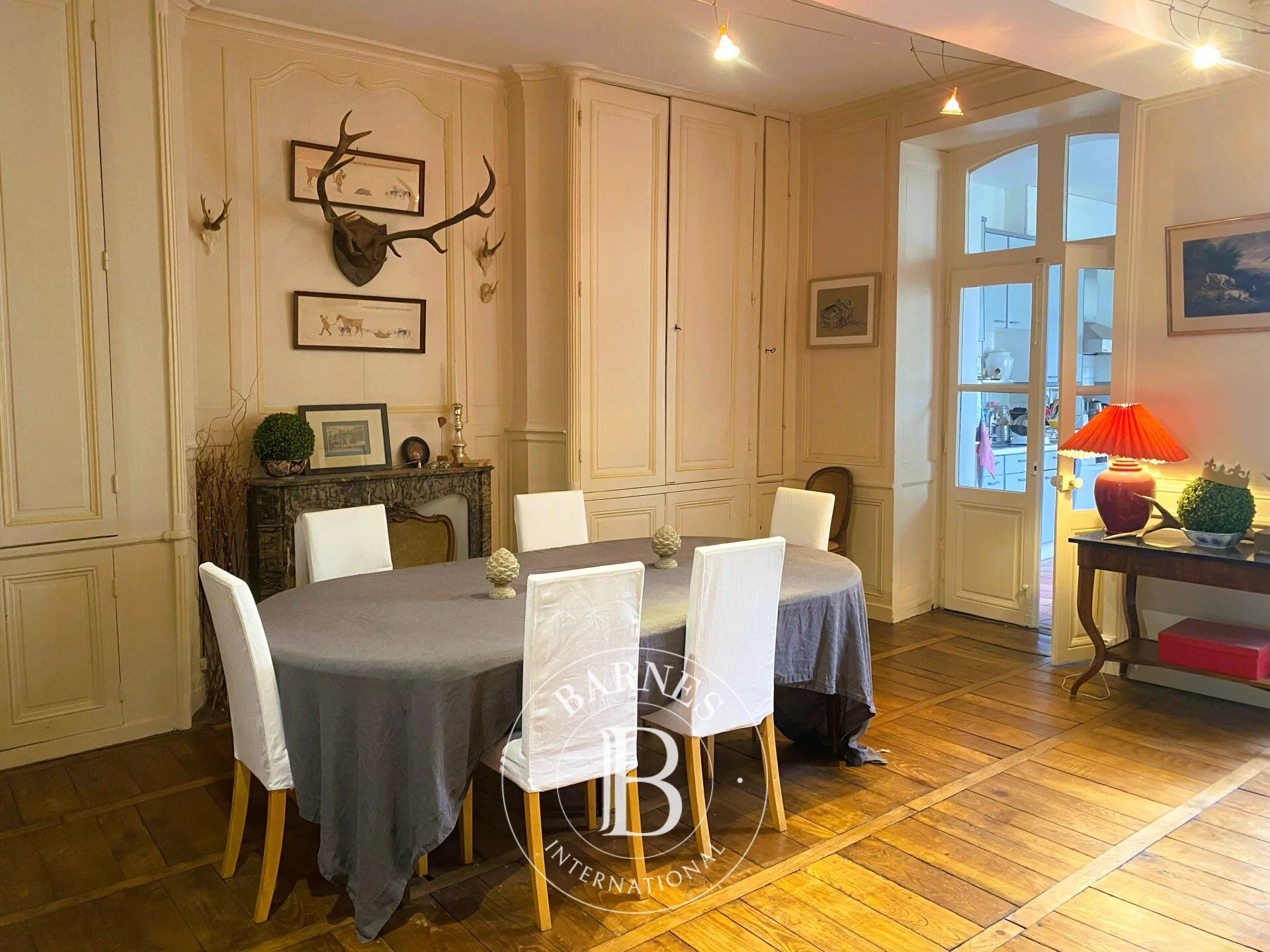 Historic center - Apartment 18th of more than 178 m² - picture 3