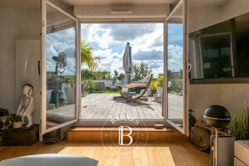 Lyon 7 - Jean Macé - Toit-terrasse de 58,87 m² - Terrasse de 110 m² environ - 1 Chambre - large box