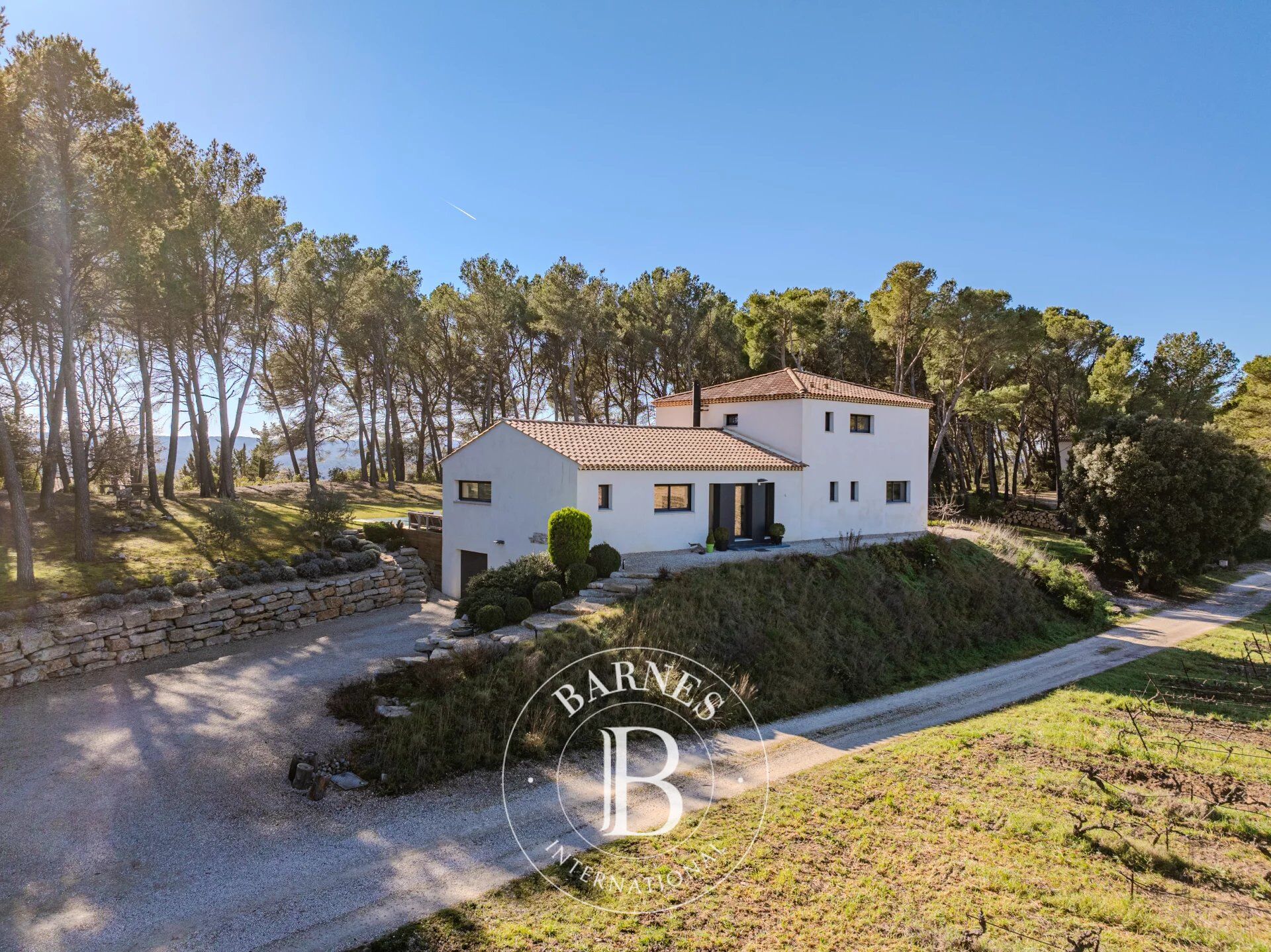 EAST AIX EN PROVENCE - CONTEMPORARY HOUSE 235M2 - 5 BEDROOMS - SWIMMING POOL - NICE VIEW - picture 3