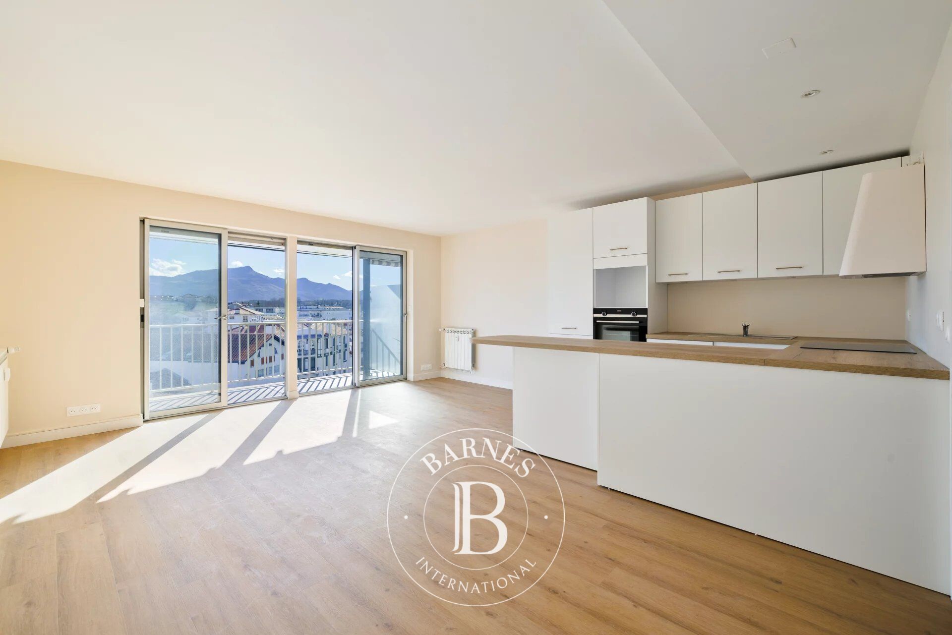 SAINT JEAN DE LUZ, APPARTEMENT DE 71 M² AVEC TERRASSE - picture 2