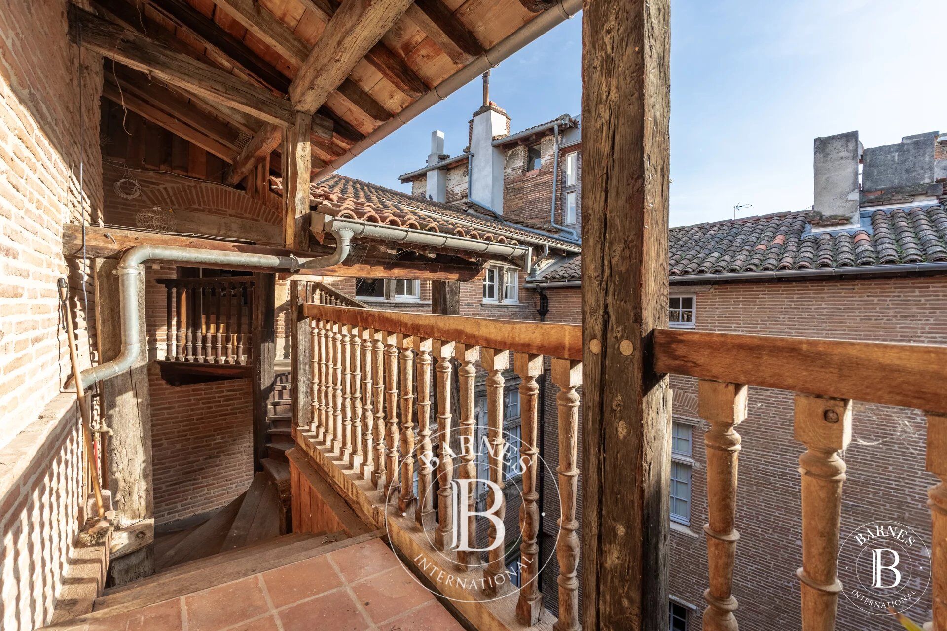 Centre historique T2 de 85 m² avec balcon - picture 1