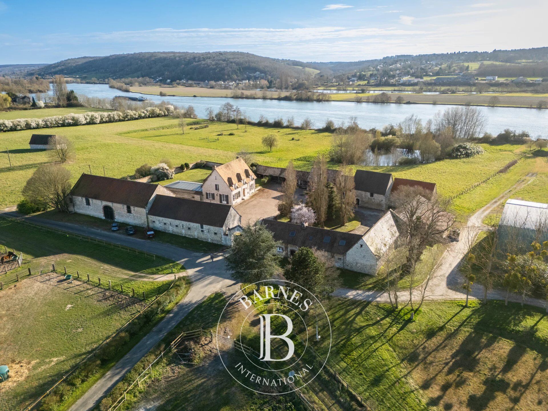 Centro equestre Port-Mort - picture 1