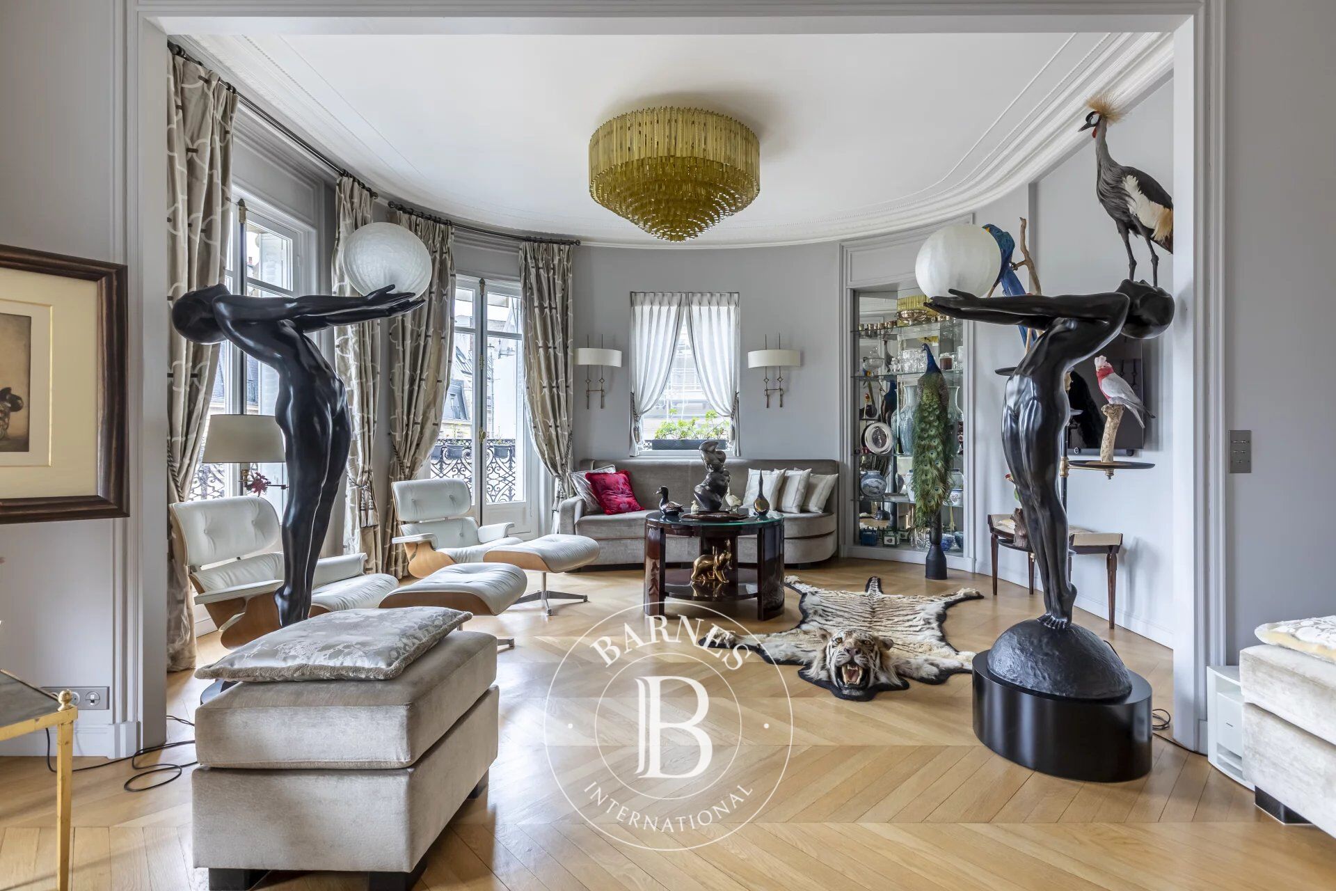 Paris 8th Saint-Augustin - Corner apartment on the 4th and 5th floor with continuous balcony - 3 bedrooms (4 possible) - picture 3