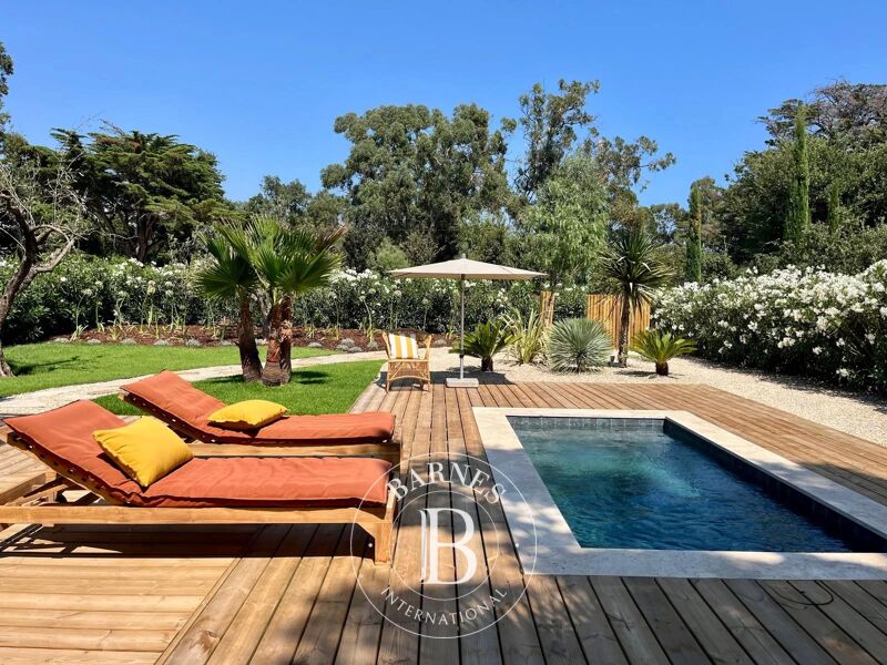 GRIMAUD - APPARTEMENT NEUF AVEC PISCINE PRIVEE - A PIED PLAGE ET GOLF