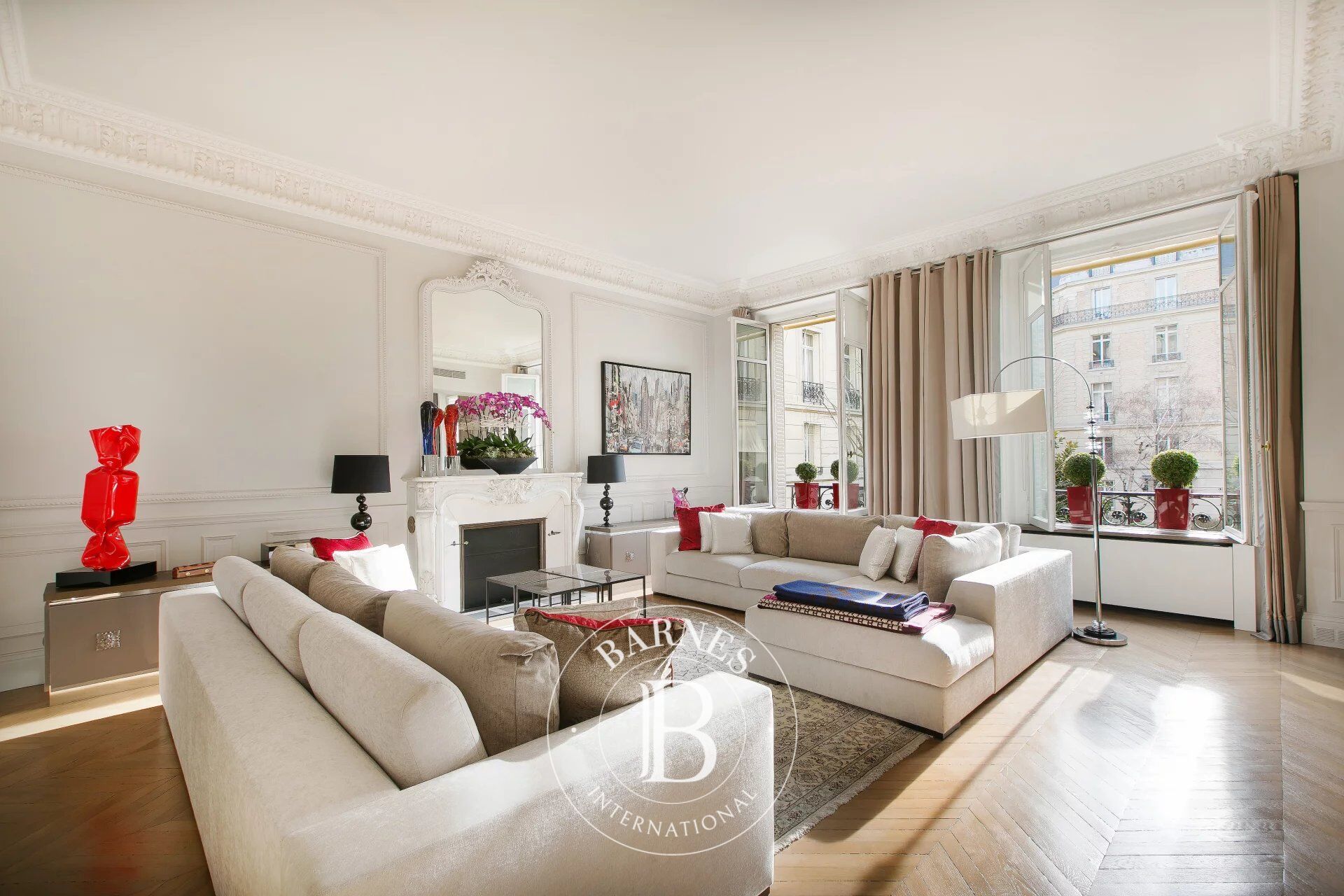 Paris 8 - Avenue Montaigne - 3 bedroom apartment - Garden view. - picture 1