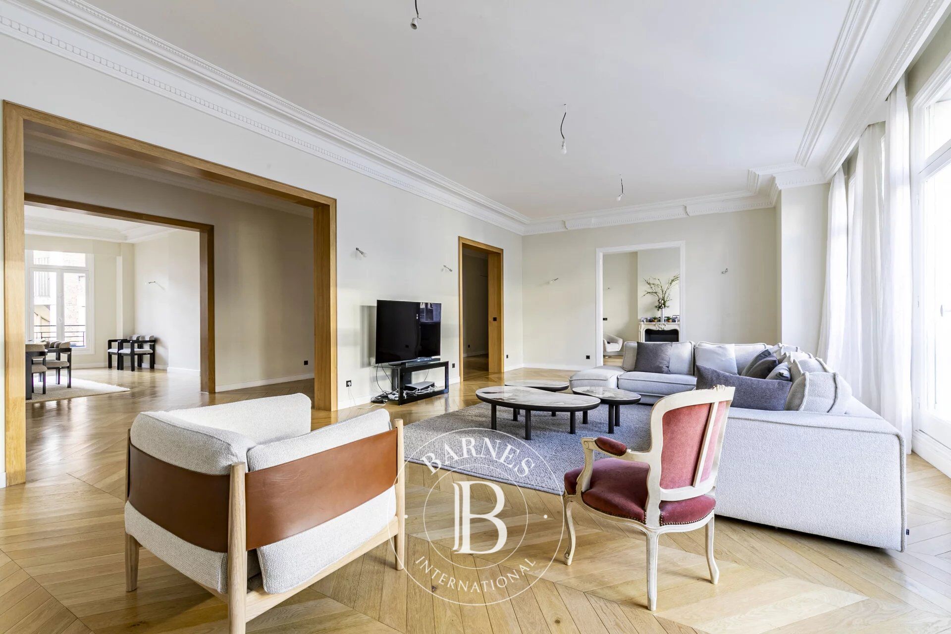 Paris 7 - Bosquet - Etage élevé - Larges balcons - 5 chambres - picture 3