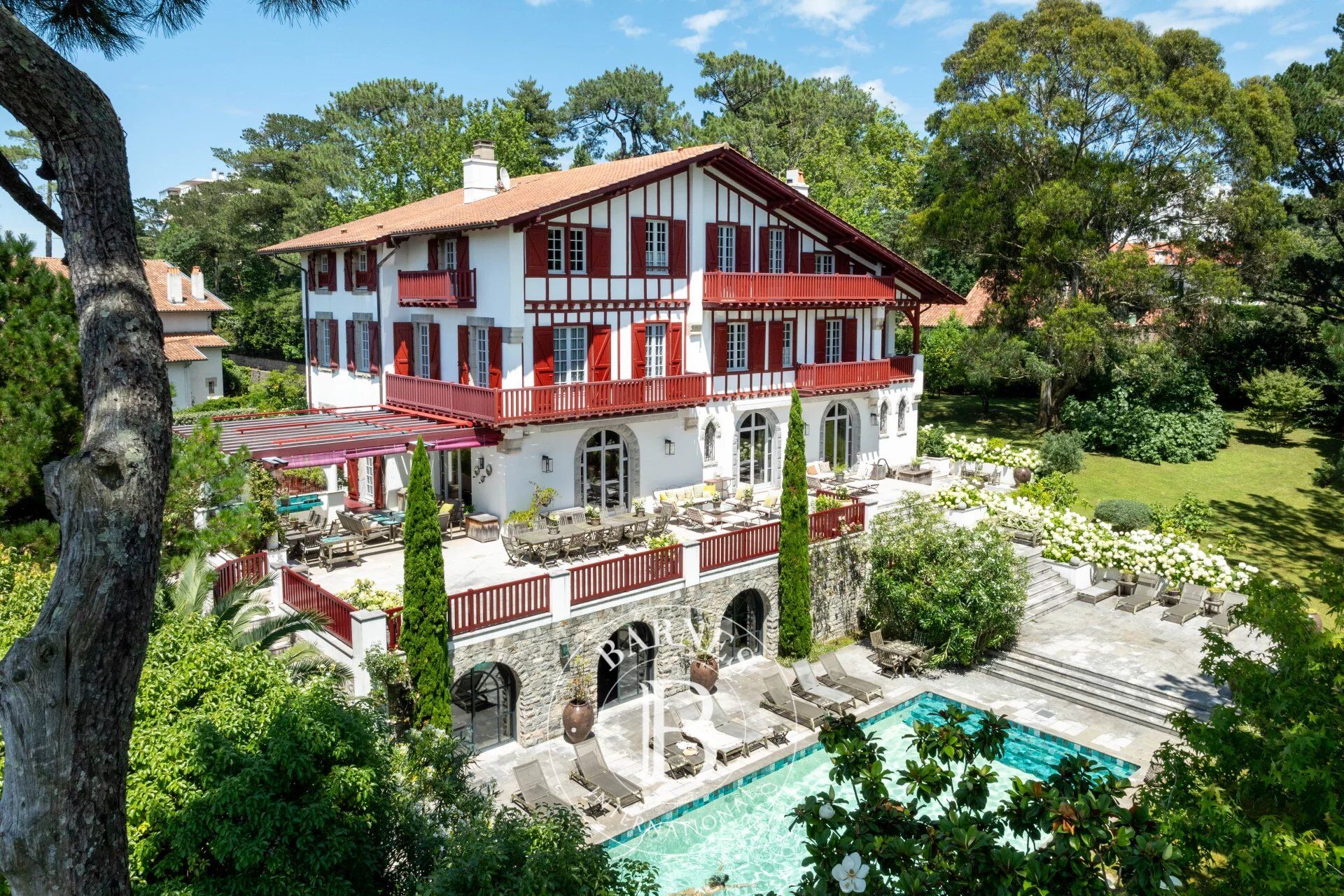 ISATZIA - Propriété néo-basque d'exception avec piscine au coeur de ville - Biarritz - picture 1