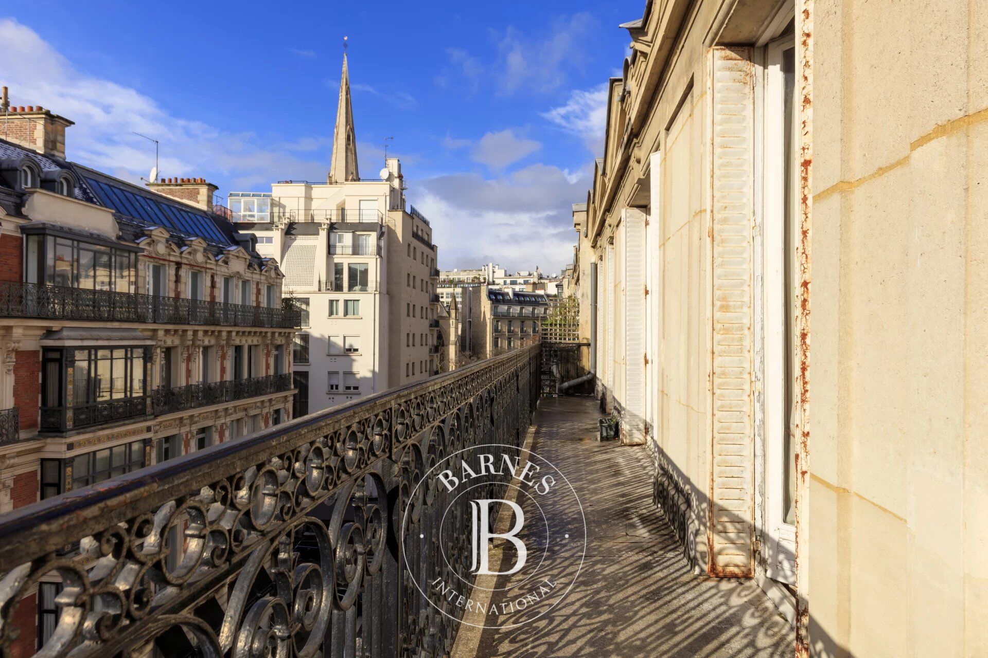 EXCLUSIVITE Paris 8 - Triangle d'or / Boccador : Appartement traversant - Balcons -  2 chambres. - picture 3